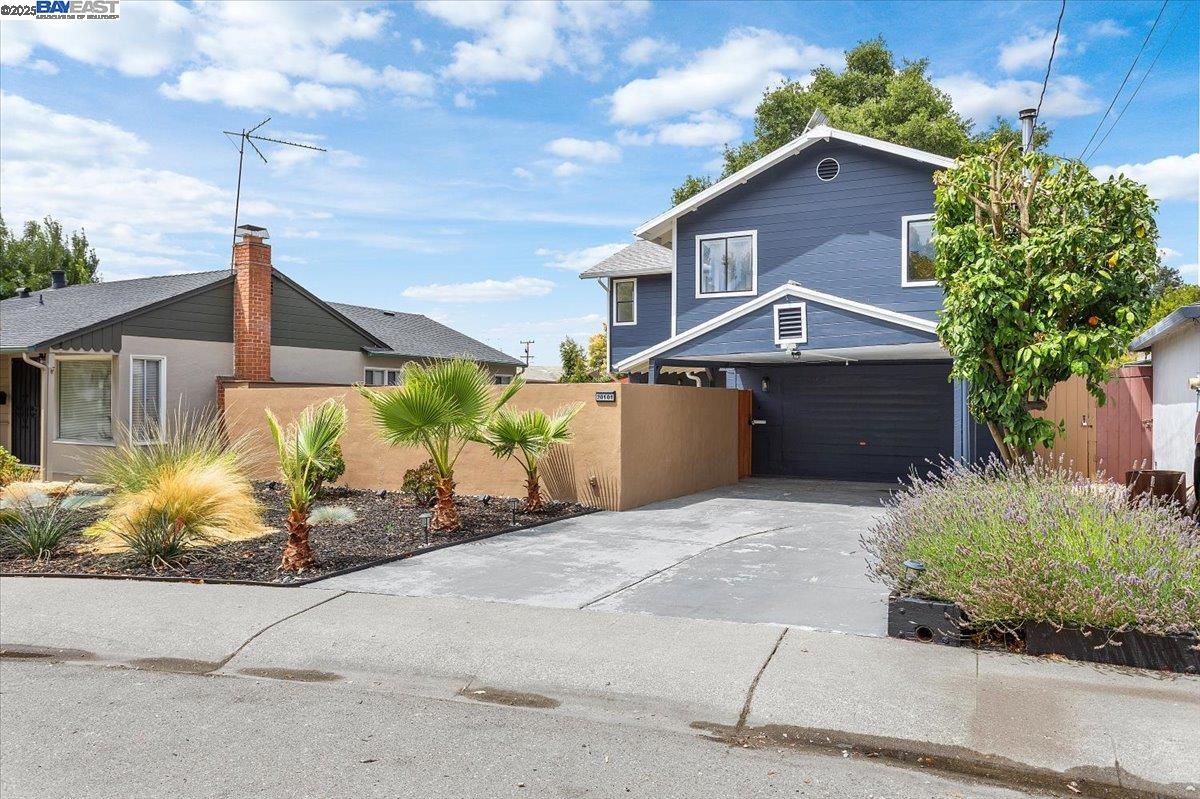 Detail Gallery Image 5 of 51 For 20101 Catalina Dr, Castro Valley,  CA 94546 - 4 Beds | 2 Baths