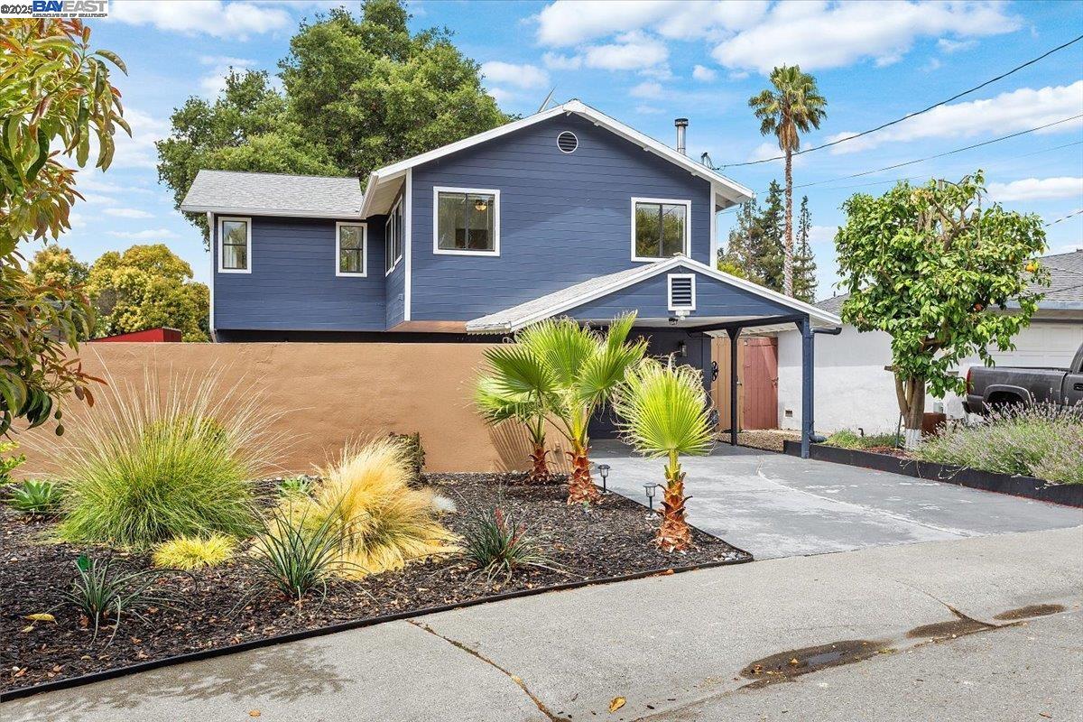 Detail Gallery Image 6 of 51 For 20101 Catalina Dr, Castro Valley,  CA 94546 - 4 Beds | 2 Baths
