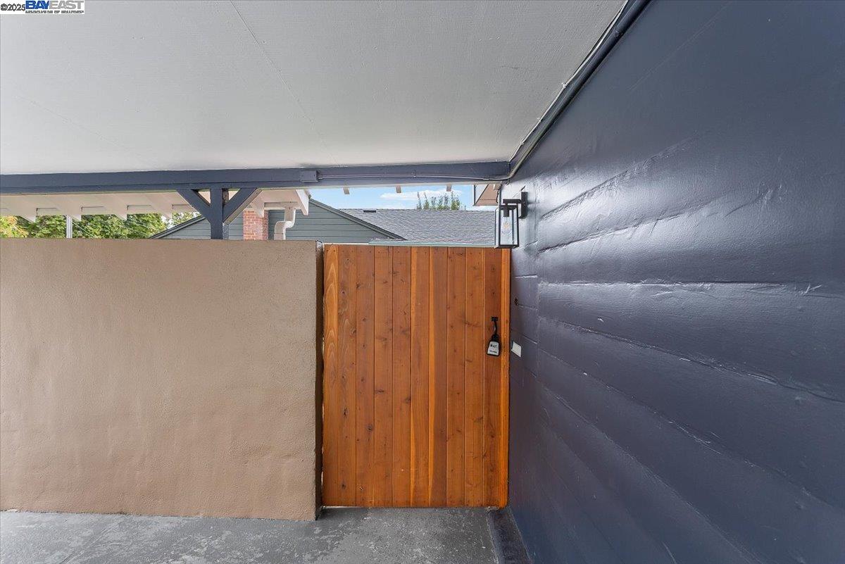 Detail Gallery Image 9 of 51 For 20101 Catalina Dr, Castro Valley,  CA 94546 - 4 Beds | 2 Baths