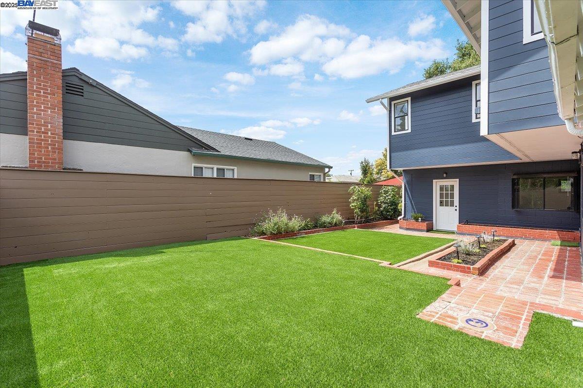 Detail Gallery Image 10 of 51 For 20101 Catalina Dr, Castro Valley,  CA 94546 - 4 Beds | 2 Baths