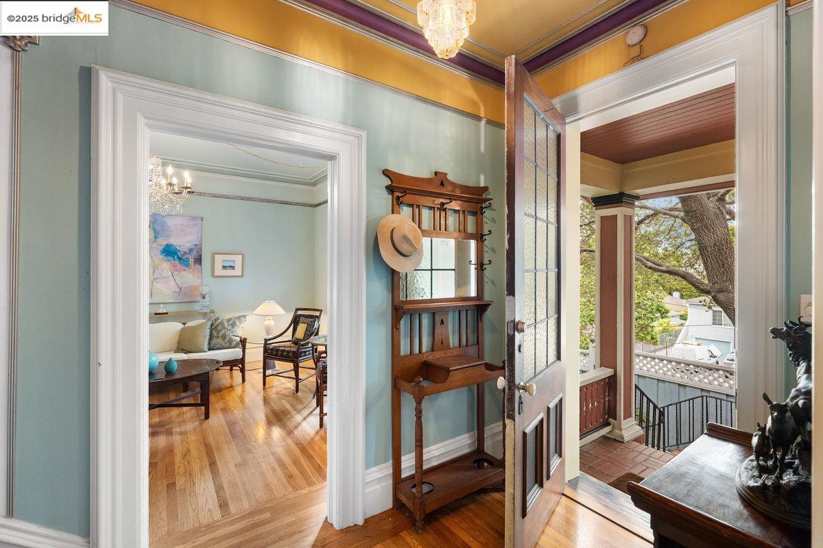 Detail Gallery Image 2 of 49 For 1924 7th Ave, Oakland,  CA 94606 - – Beds | – Baths