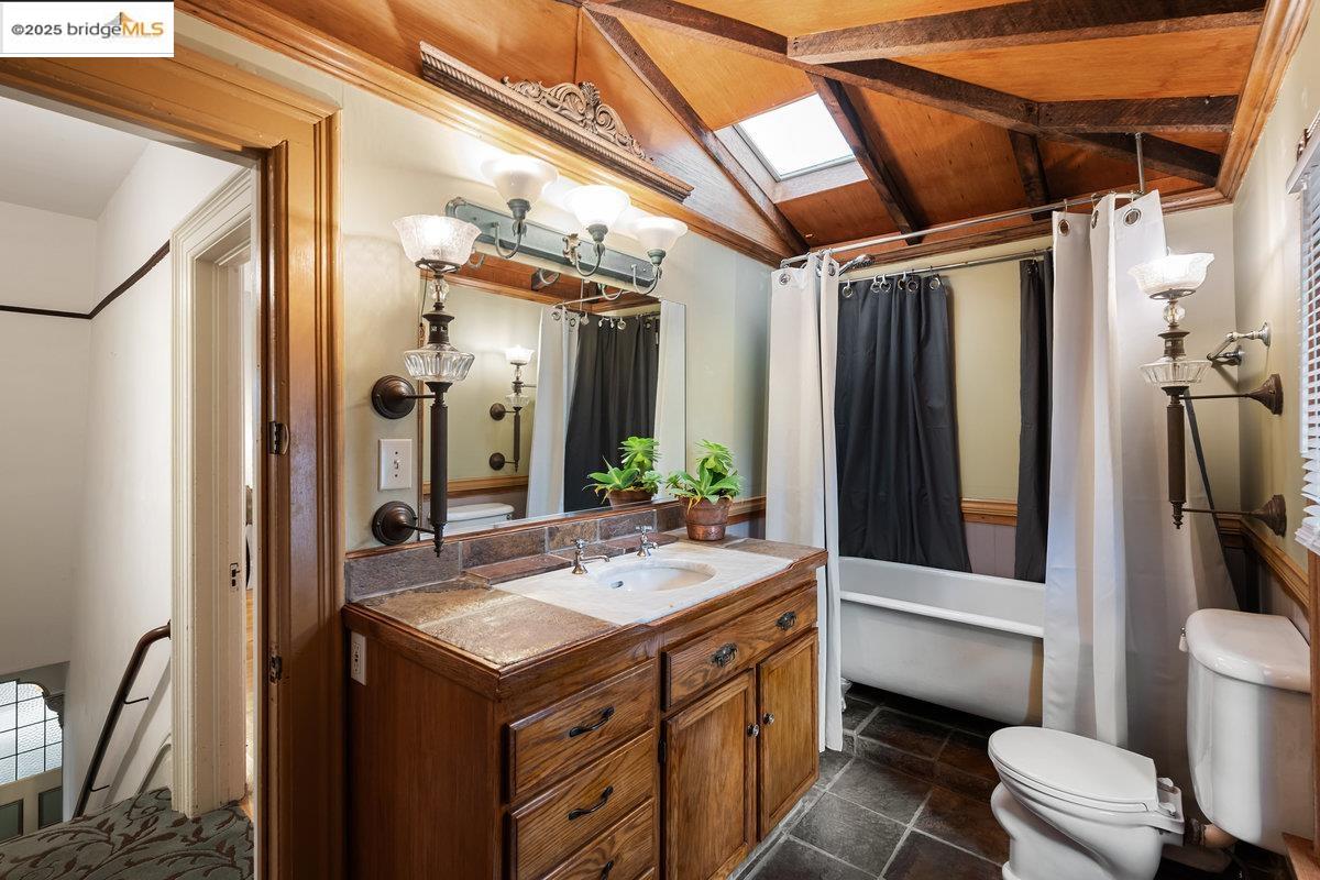 Detail Gallery Image 12 of 49 For 1924 7th Ave, Oakland,  CA 94606 - – Beds | – Baths