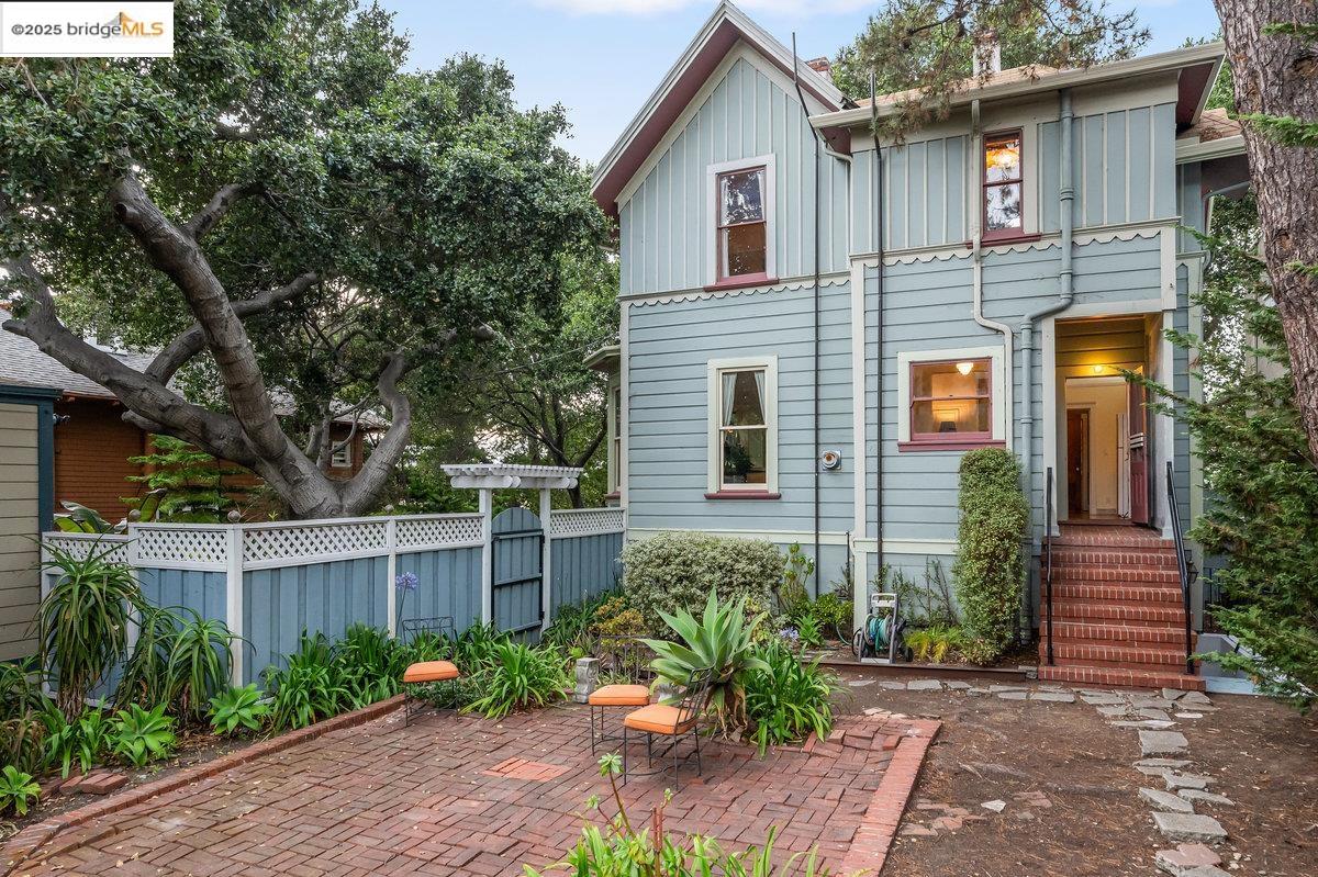 Detail Gallery Image 13 of 49 For 1924 7th Ave, Oakland,  CA 94606 - – Beds | – Baths