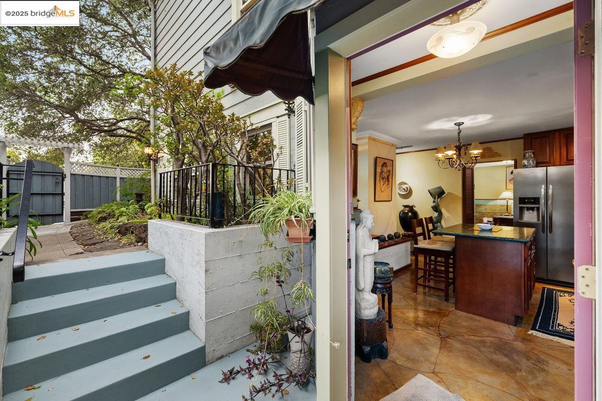 Detail Gallery Image 19 of 49 For 1924 7th Ave, Oakland,  CA 94606 - – Beds | – Baths