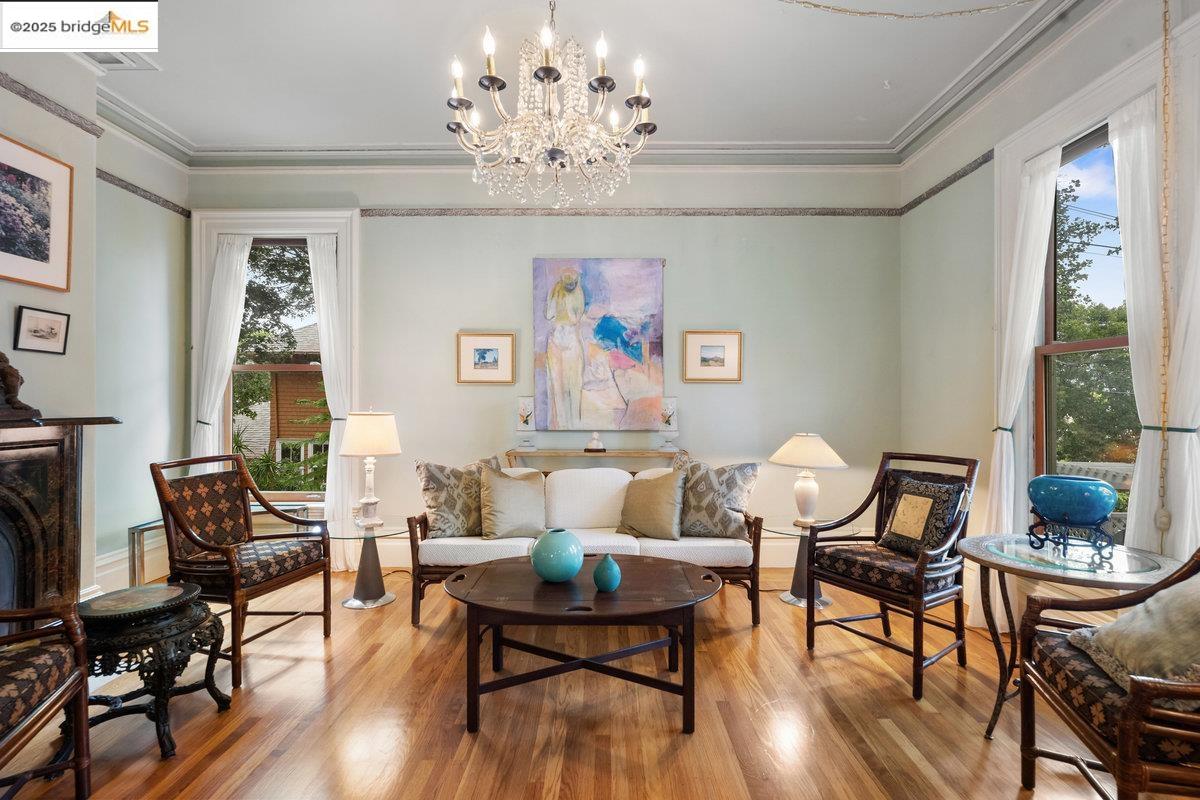 Detail Gallery Image 3 of 49 For 1924 7th Ave, Oakland,  CA 94606 - – Beds | – Baths