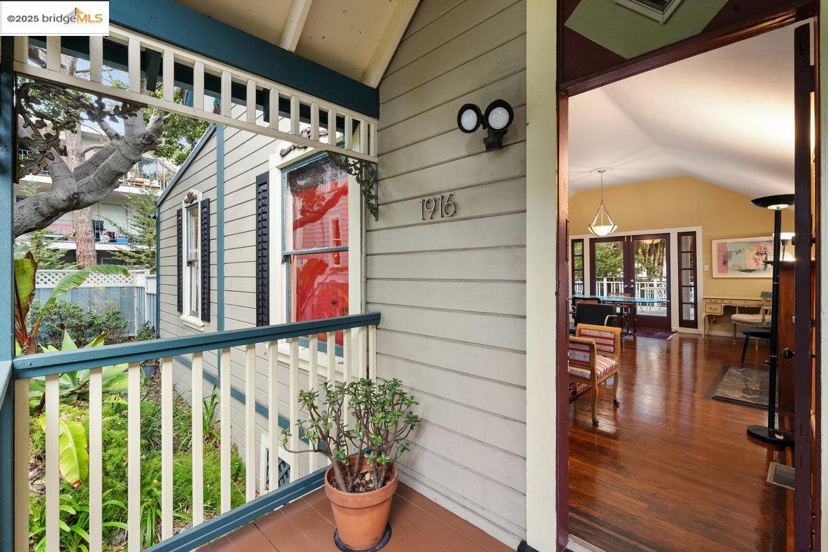 Detail Gallery Image 31 of 49 For 1924 7th Ave, Oakland,  CA 94606 - – Beds | – Baths