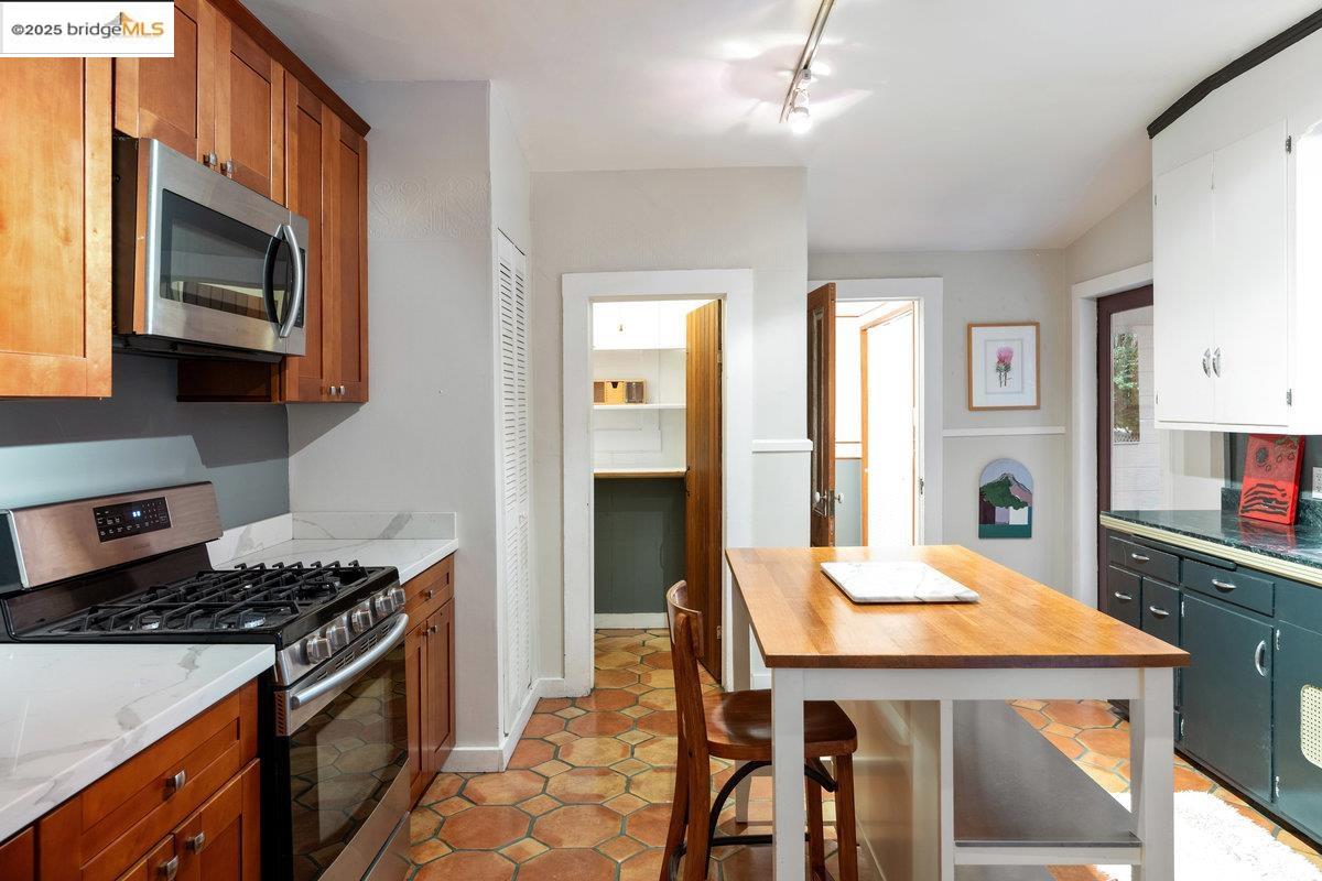 Detail Gallery Image 35 of 49 For 1924 7th Ave, Oakland,  CA 94606 - – Beds | – Baths