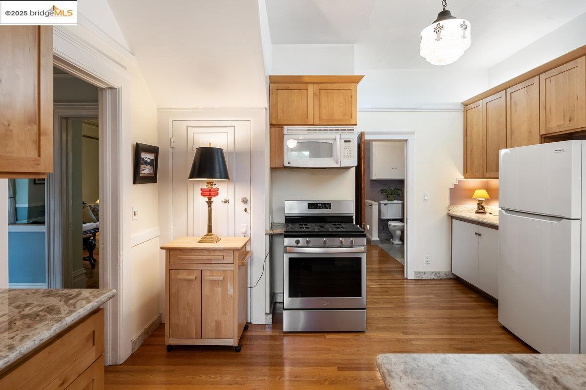 Detail Gallery Image 7 of 49 For 1924 7th Ave, Oakland,  CA 94606 - – Beds | – Baths