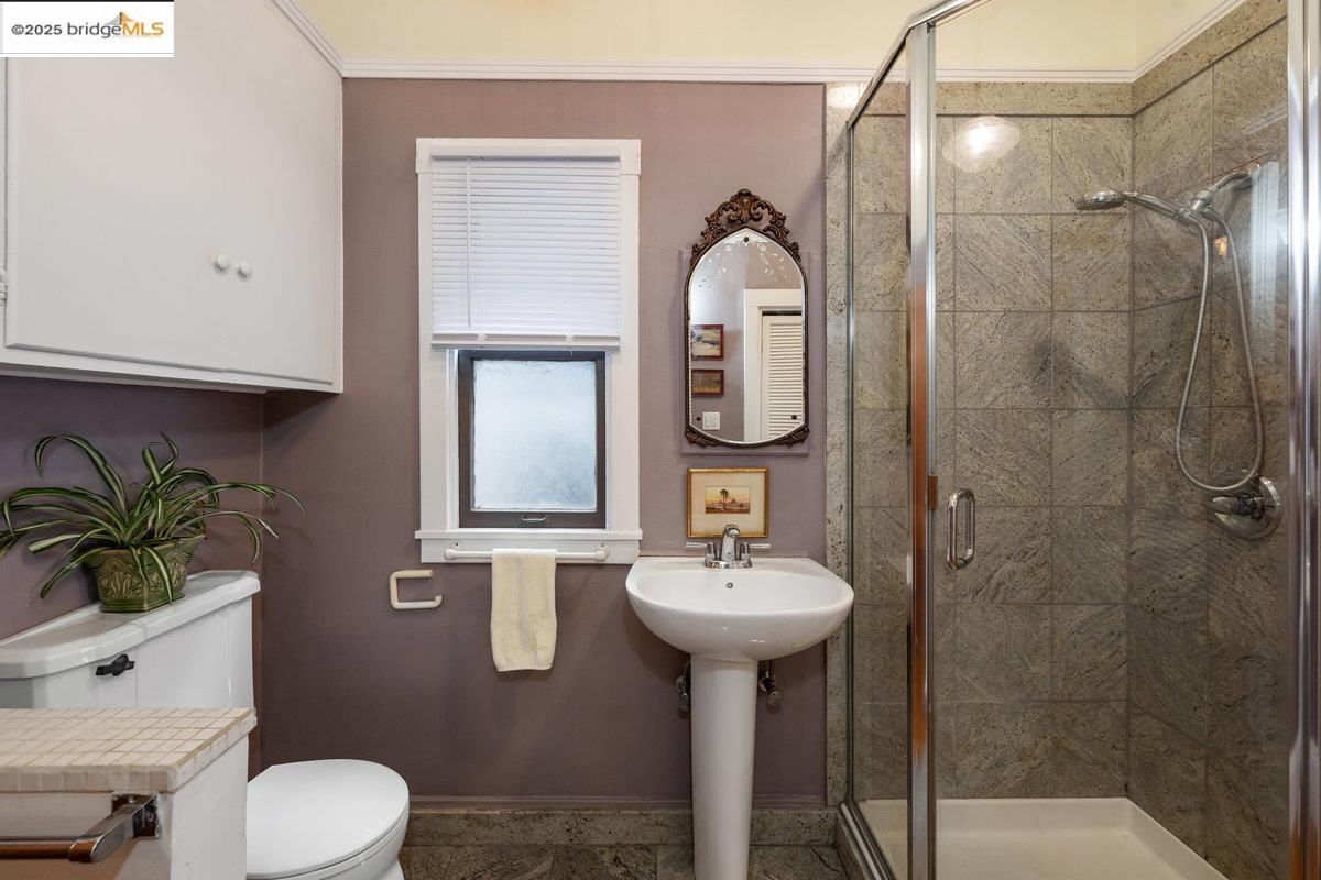 Detail Gallery Image 8 of 49 For 1924 7th Ave, Oakland,  CA 94606 - – Beds | – Baths