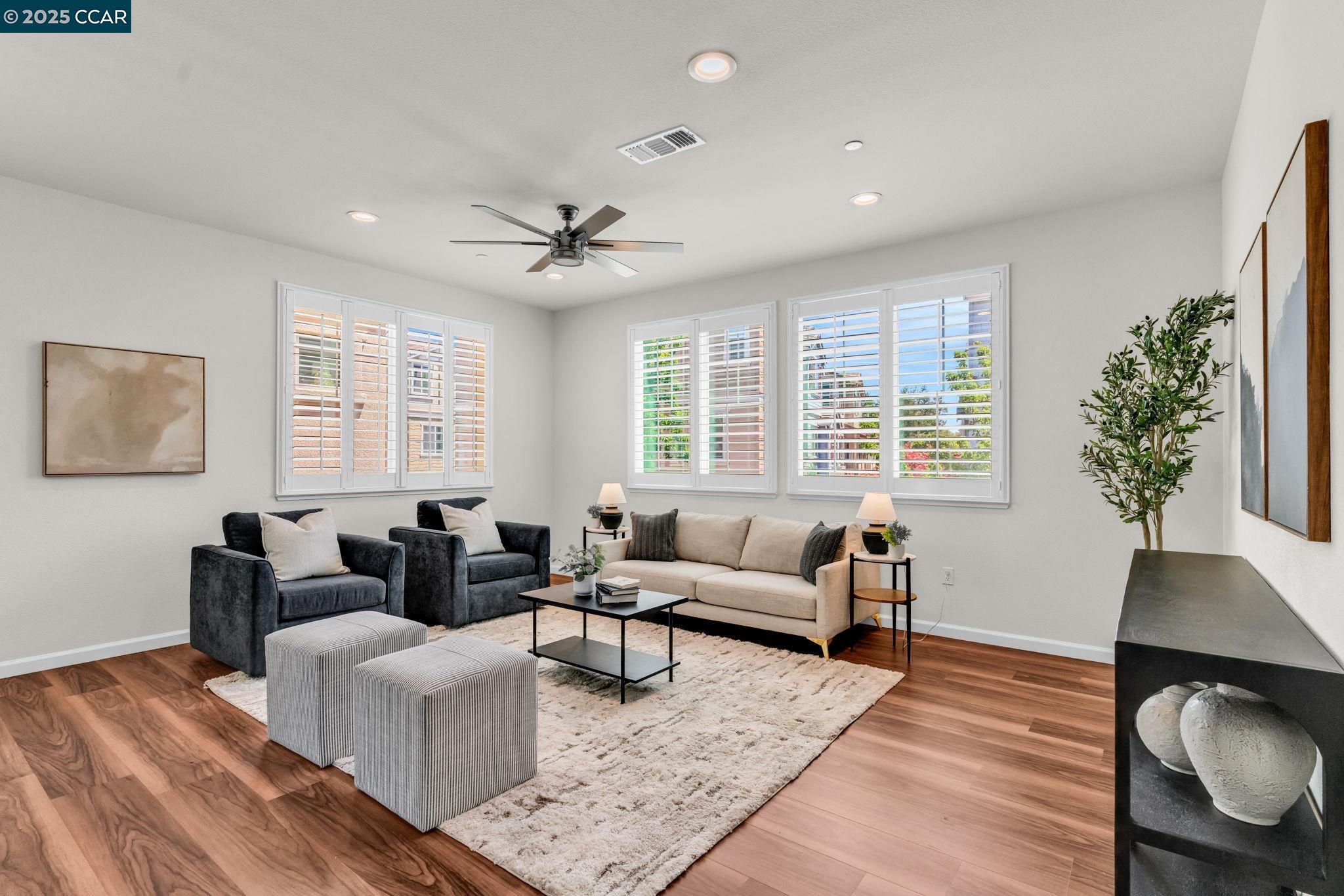 Detail Gallery Image 11 of 42 For 6983 Alamo Creek Trl, Dublin,  CA 94568 - 4 Beds | 3/1 Baths