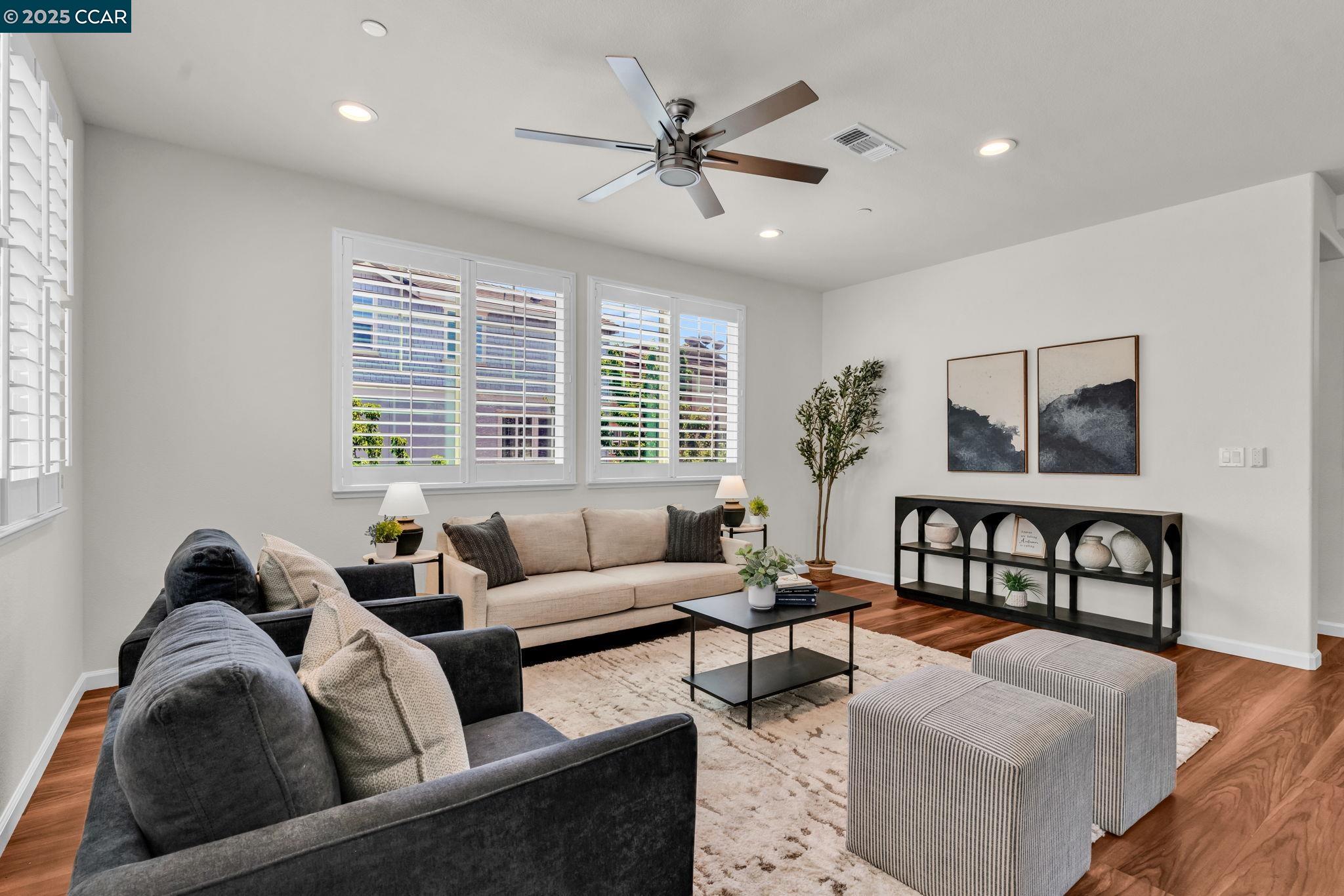 Detail Gallery Image 12 of 42 For 6983 Alamo Creek Trl, Dublin,  CA 94568 - 4 Beds | 3/1 Baths