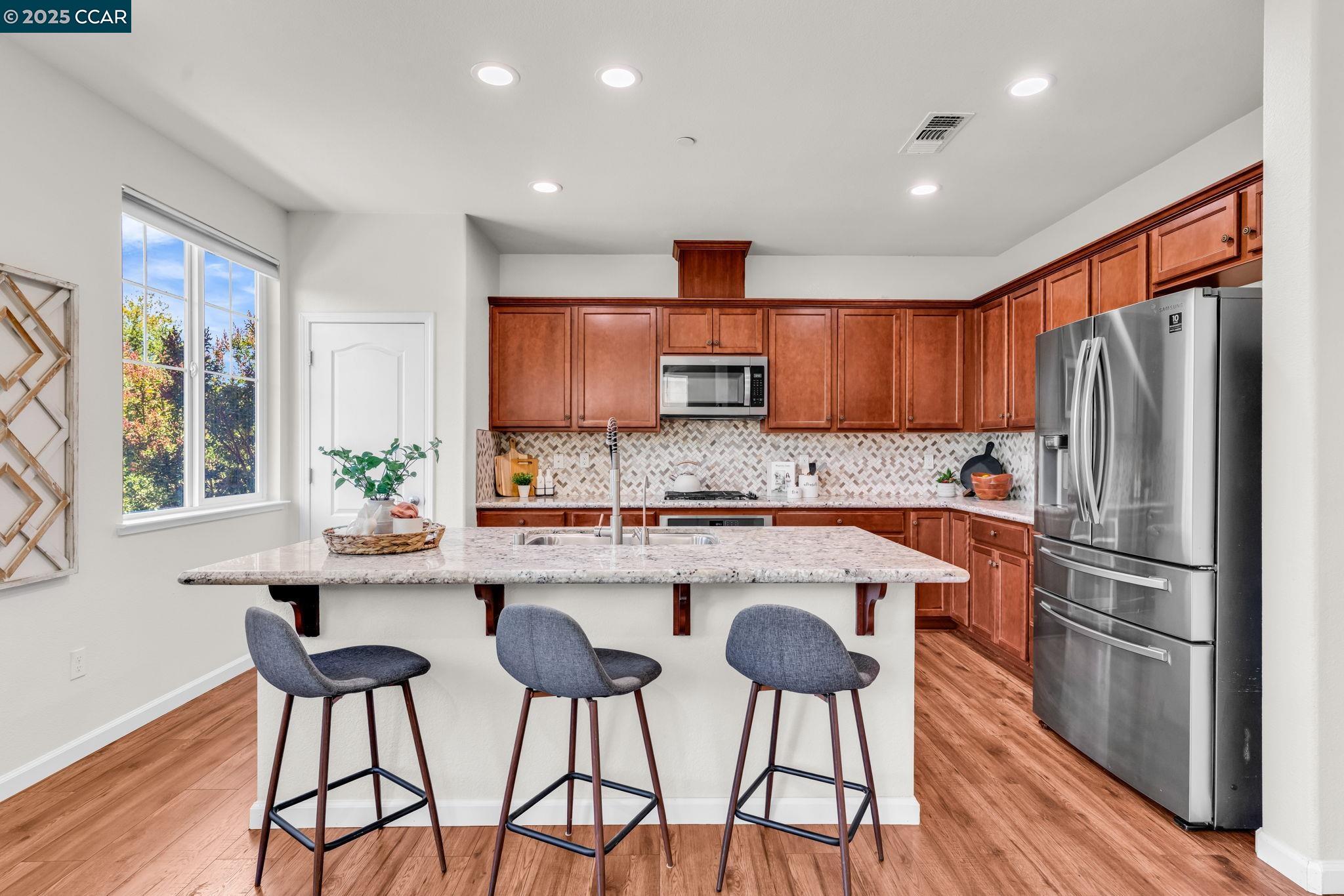 Detail Gallery Image 16 of 42 For 6983 Alamo Creek Trl, Dublin,  CA 94568 - 4 Beds | 3/1 Baths