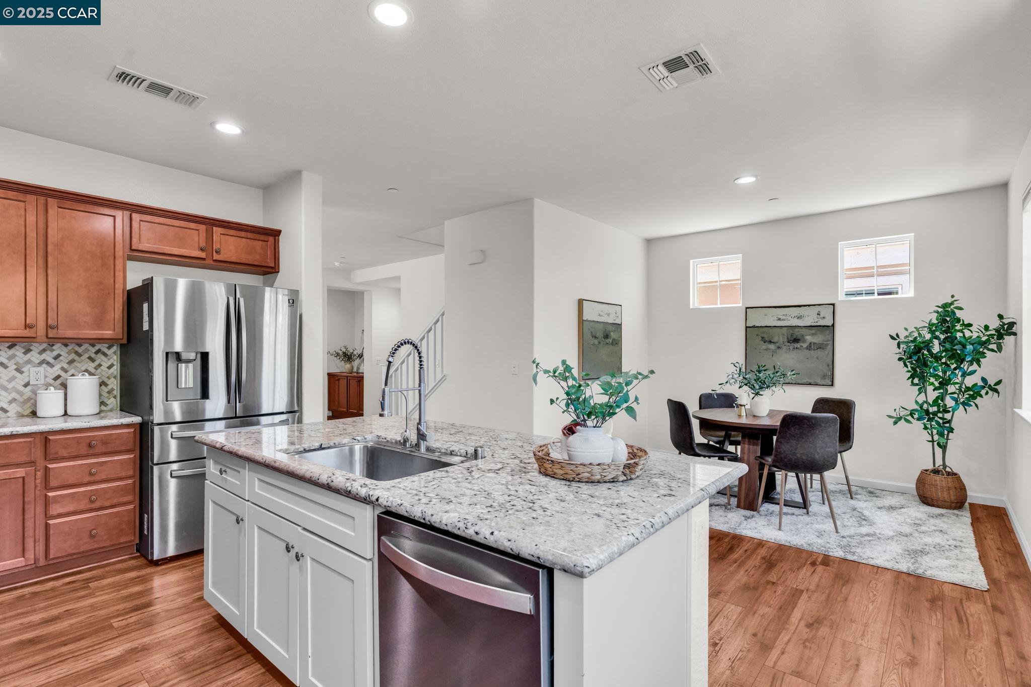 Detail Gallery Image 19 of 42 For 6983 Alamo Creek Trl, Dublin,  CA 94568 - 4 Beds | 3/1 Baths