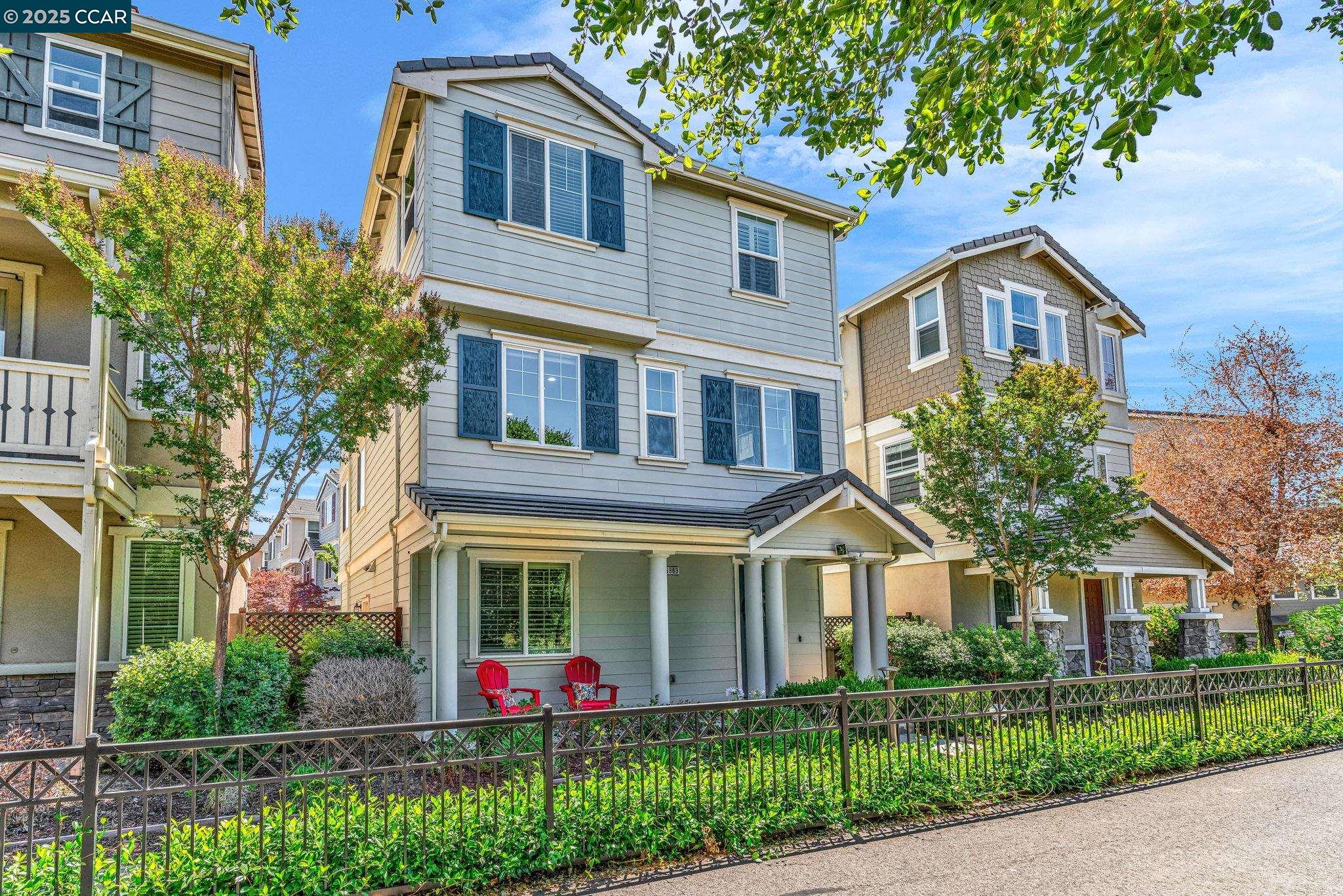Detail Gallery Image 3 of 42 For 6983 Alamo Creek Trl, Dublin,  CA 94568 - 4 Beds | 3/1 Baths