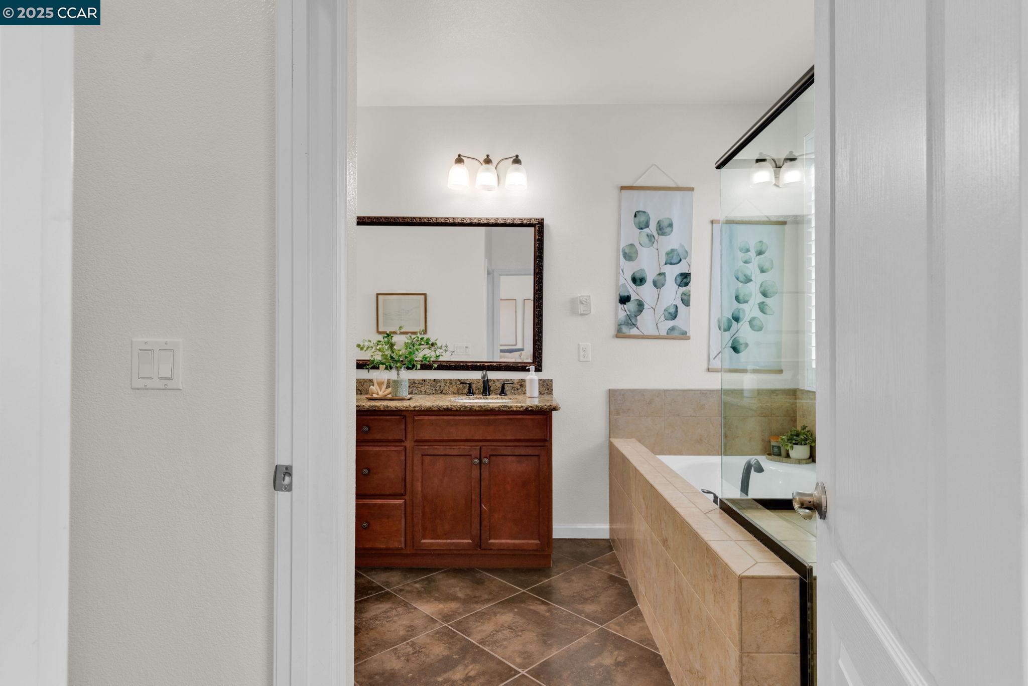 Detail Gallery Image 25 of 42 For 6983 Alamo Creek Trl, Dublin,  CA 94568 - 4 Beds | 3/1 Baths