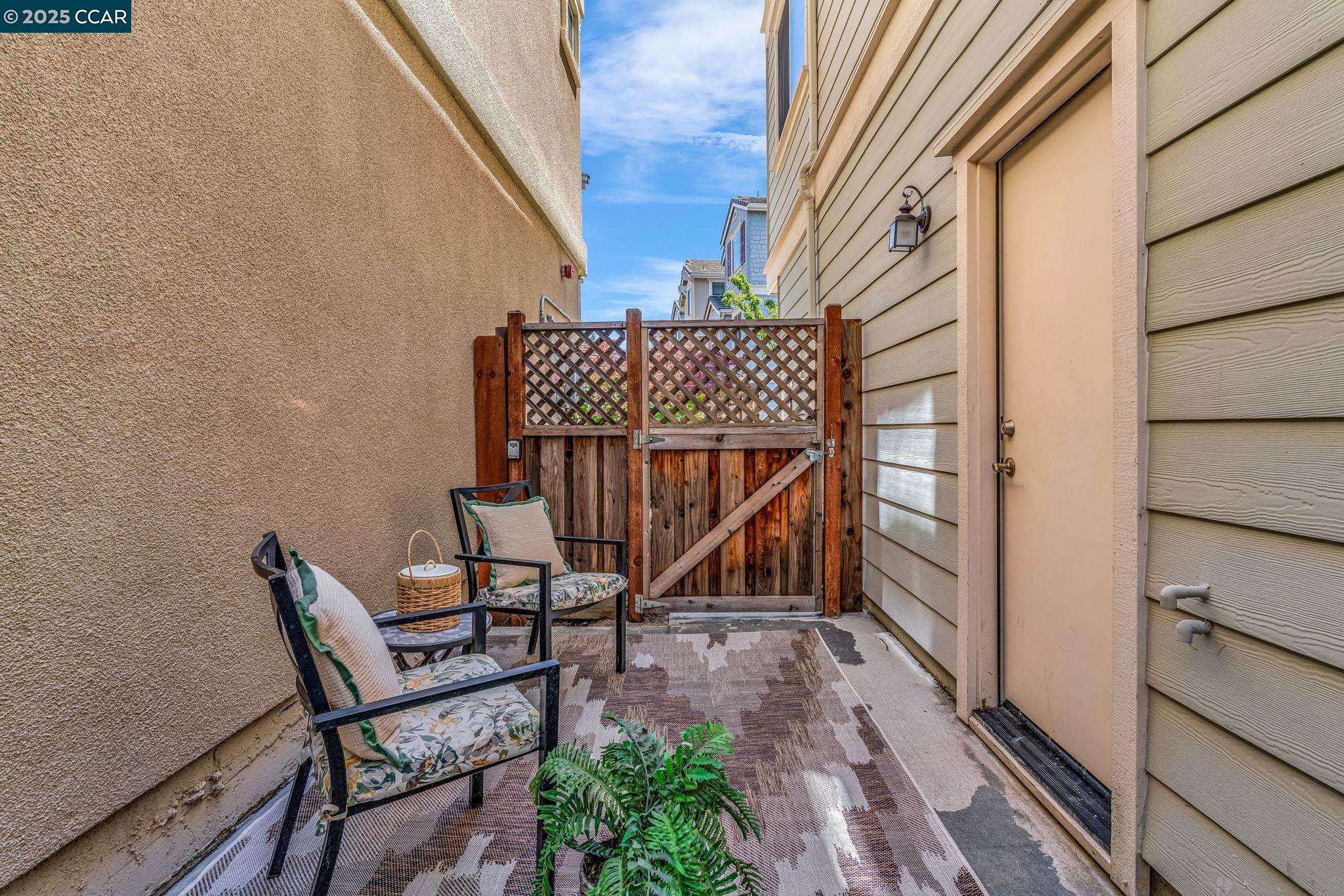 Detail Gallery Image 34 of 42 For 6983 Alamo Creek Trl, Dublin,  CA 94568 - 4 Beds | 3/1 Baths