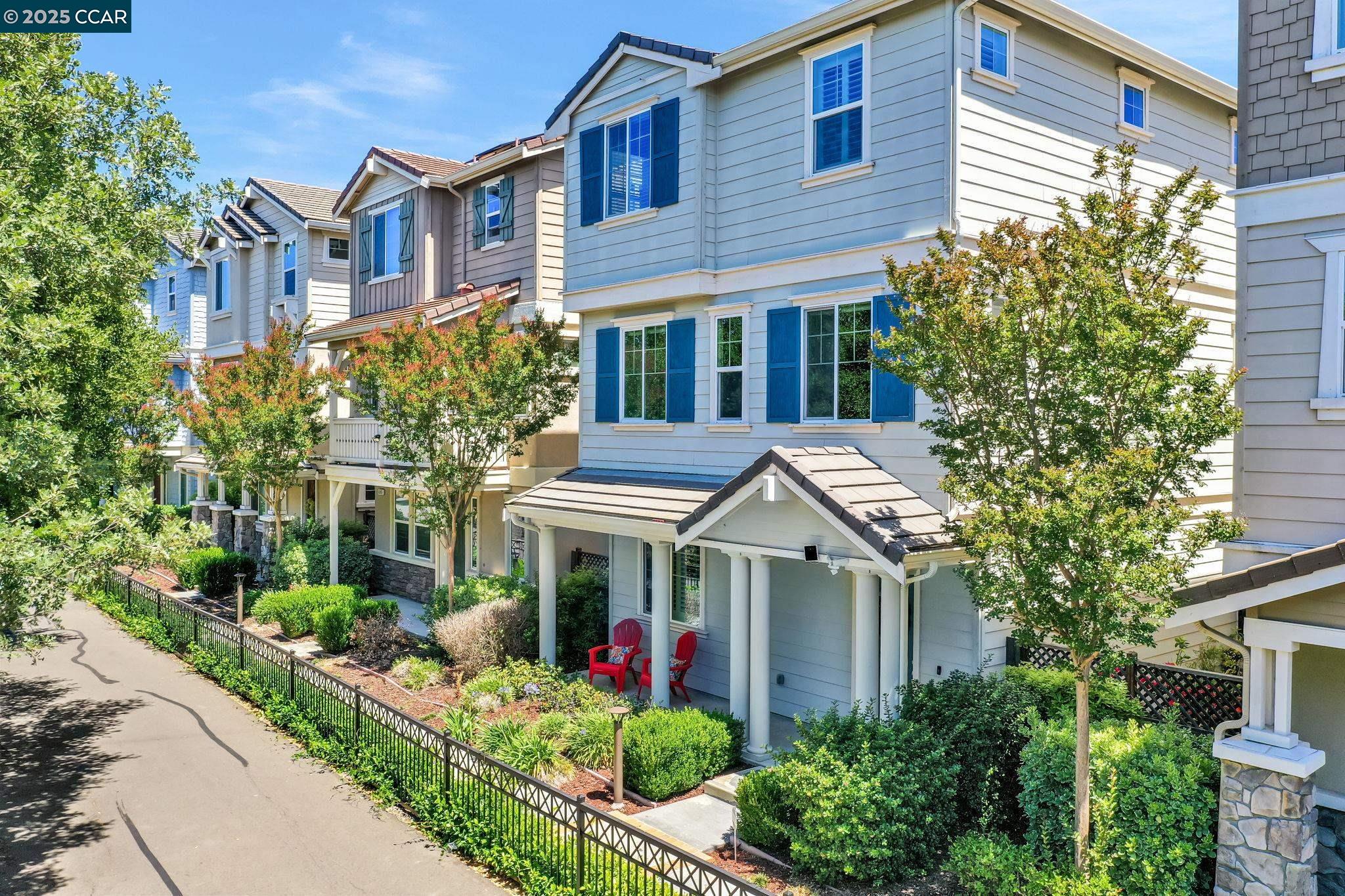 Detail Gallery Image 36 of 42 For 6983 Alamo Creek Trl, Dublin,  CA 94568 - 4 Beds | 3/1 Baths