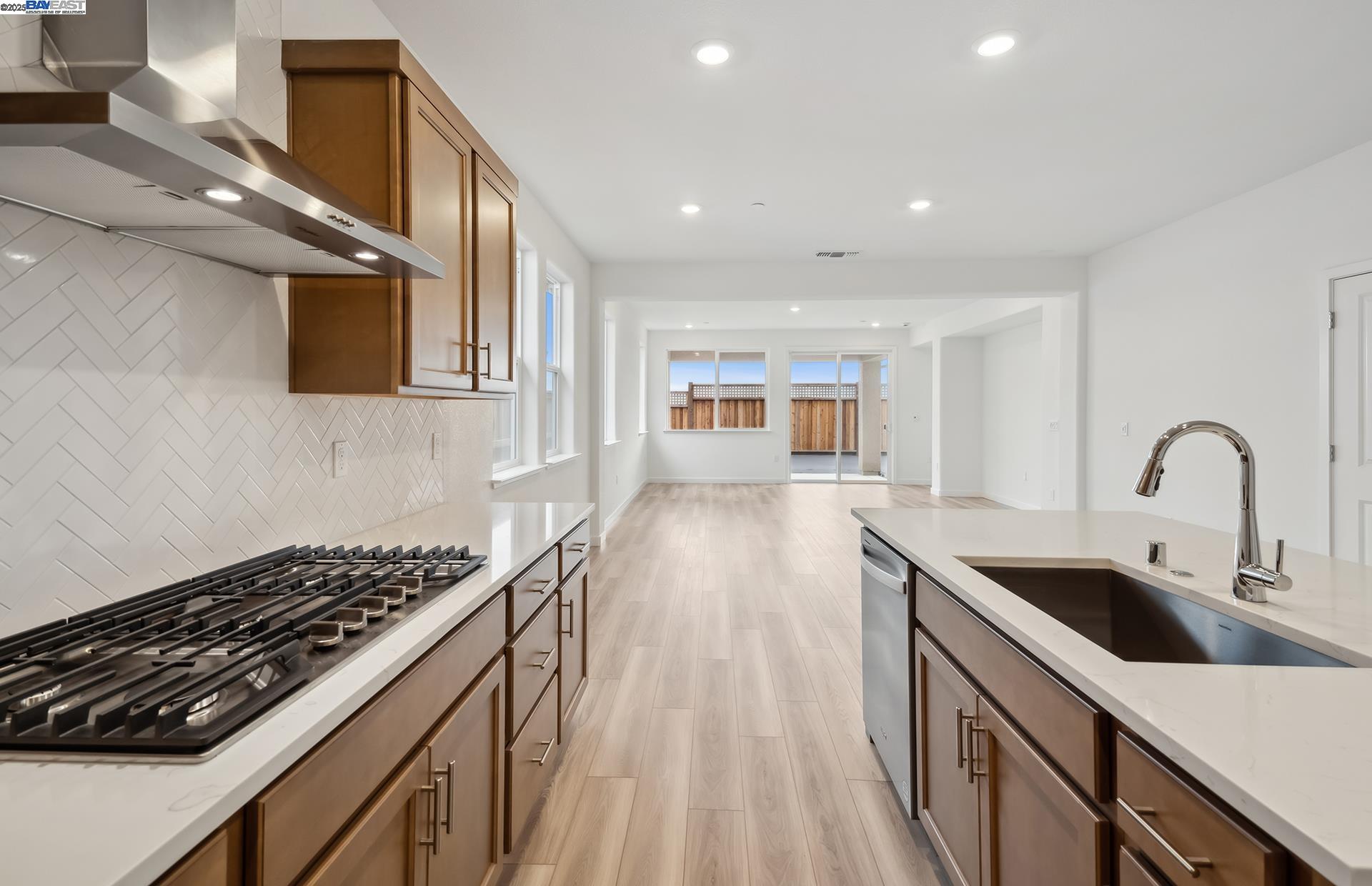 Detail Gallery Image 14 of 47 For 17870 Brightwood Avenue, Lathrop,  CA 95330 - 2 Beds | 2 Baths