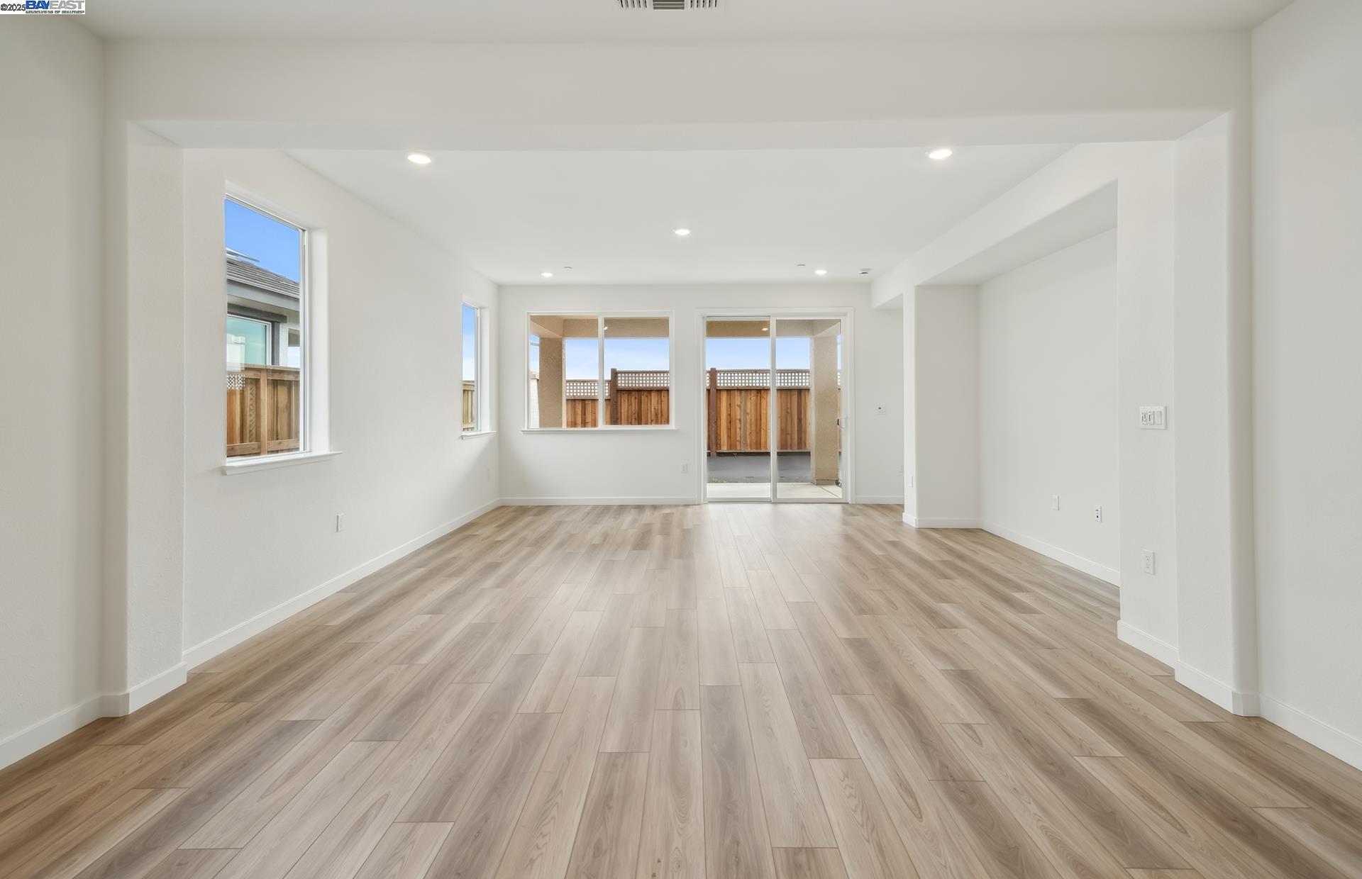 Detail Gallery Image 4 of 47 For 17870 Brightwood Avenue, Lathrop,  CA 95330 - 2 Beds | 2 Baths