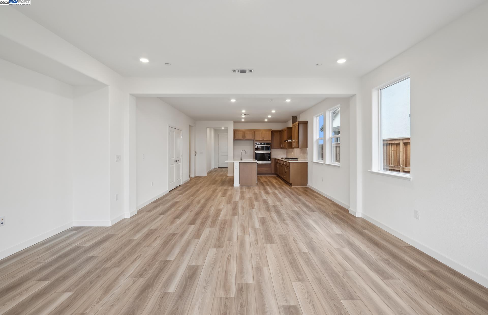 Detail Gallery Image 7 of 47 For 17870 Brightwood Avenue, Lathrop,  CA 95330 - 2 Beds | 2 Baths