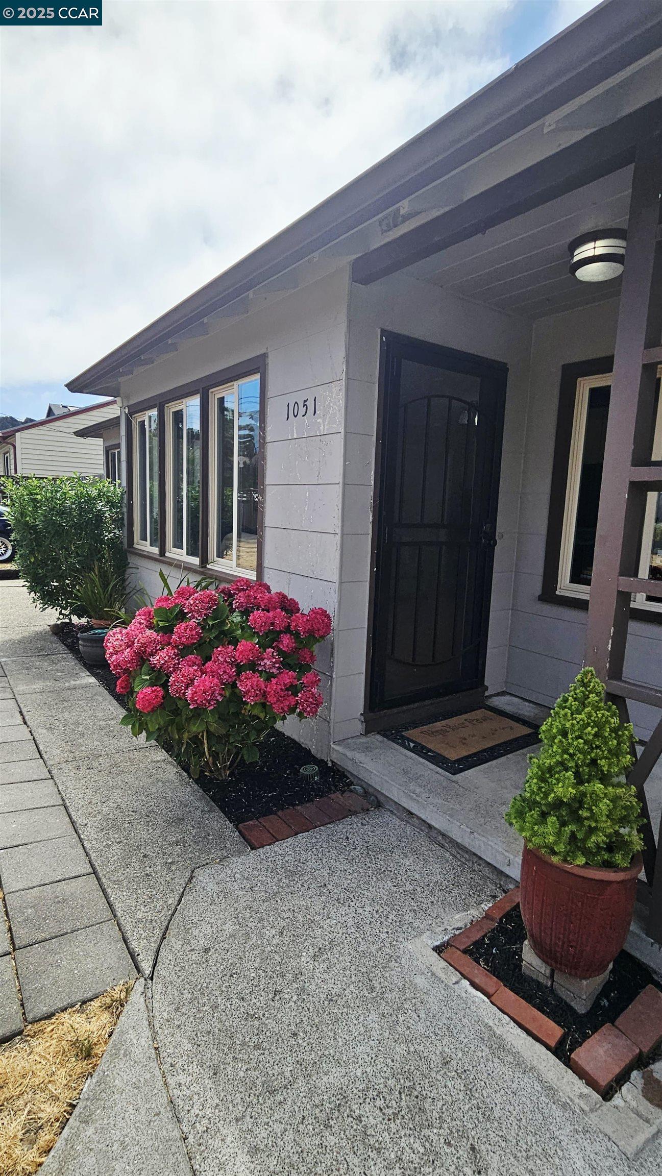 Detail Gallery Image 2 of 26 For 1051 Saint Andrews Dr, El Sobrante,  CA 94803 - 2 Beds | 1 Baths