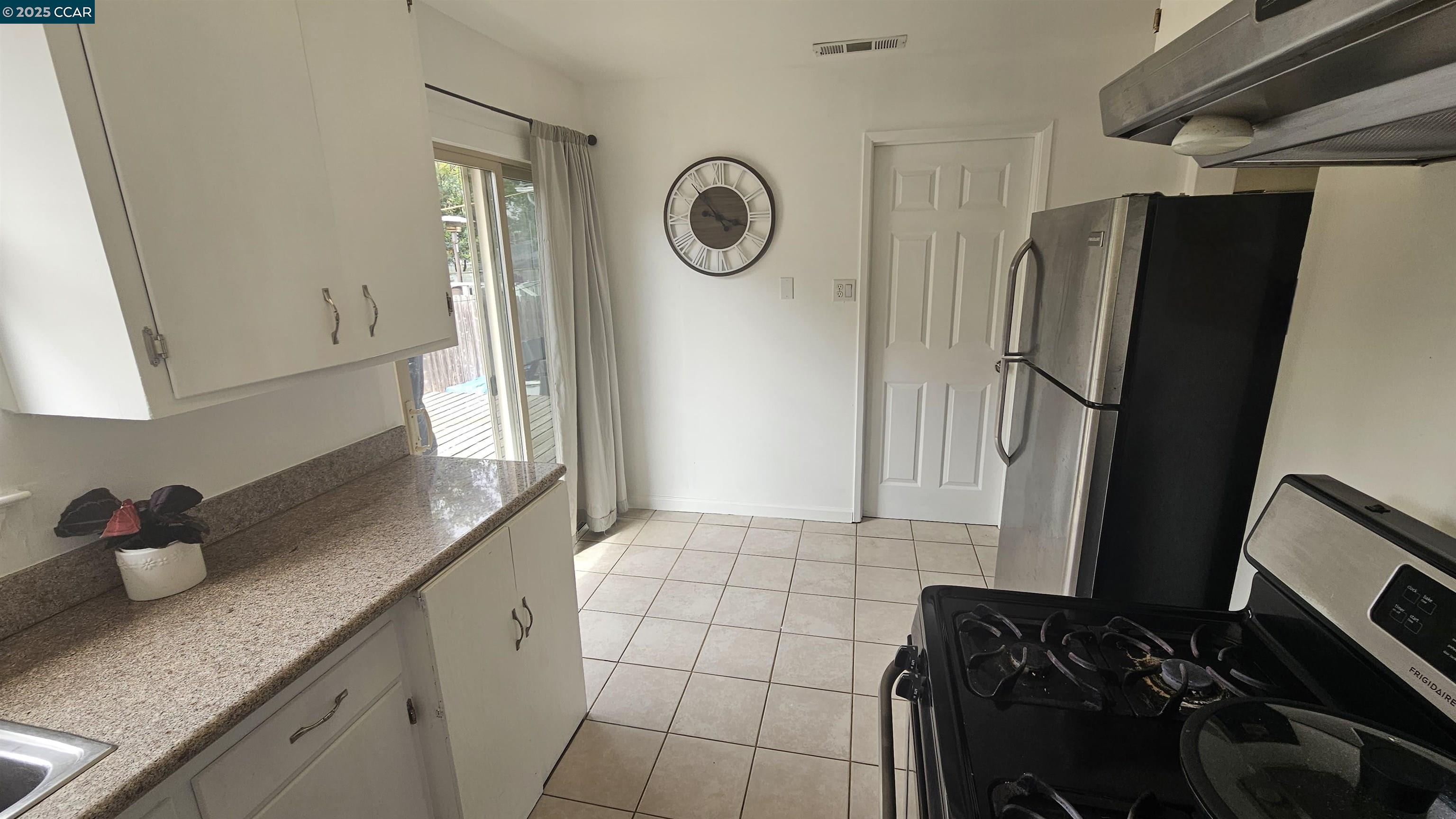 Detail Gallery Image 19 of 26 For 1051 Saint Andrews Dr, El Sobrante,  CA 94803 - 2 Beds | 1 Baths