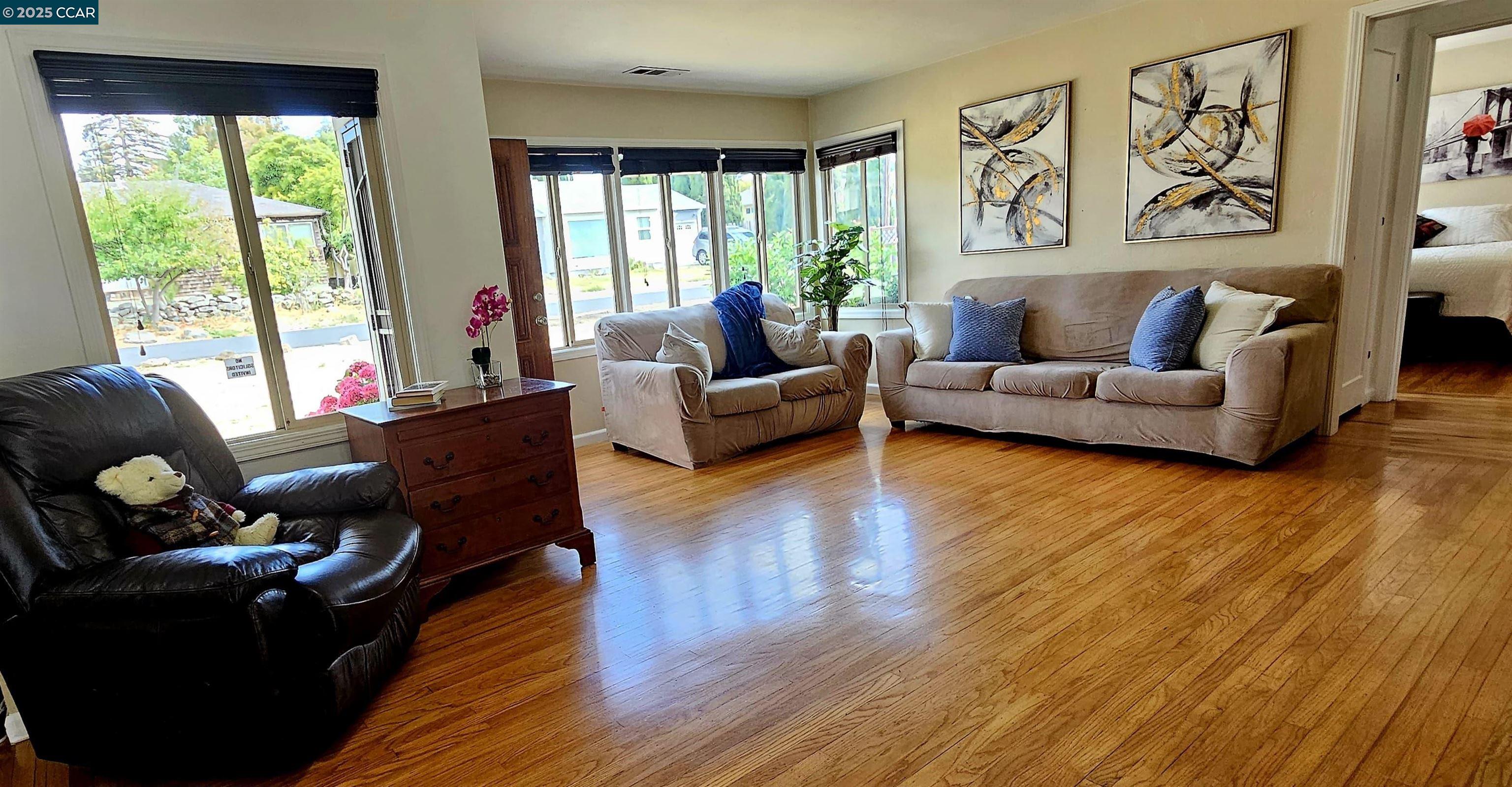Detail Gallery Image 6 of 26 For 1051 Saint Andrews Dr, El Sobrante,  CA 94803 - 2 Beds | 1 Baths