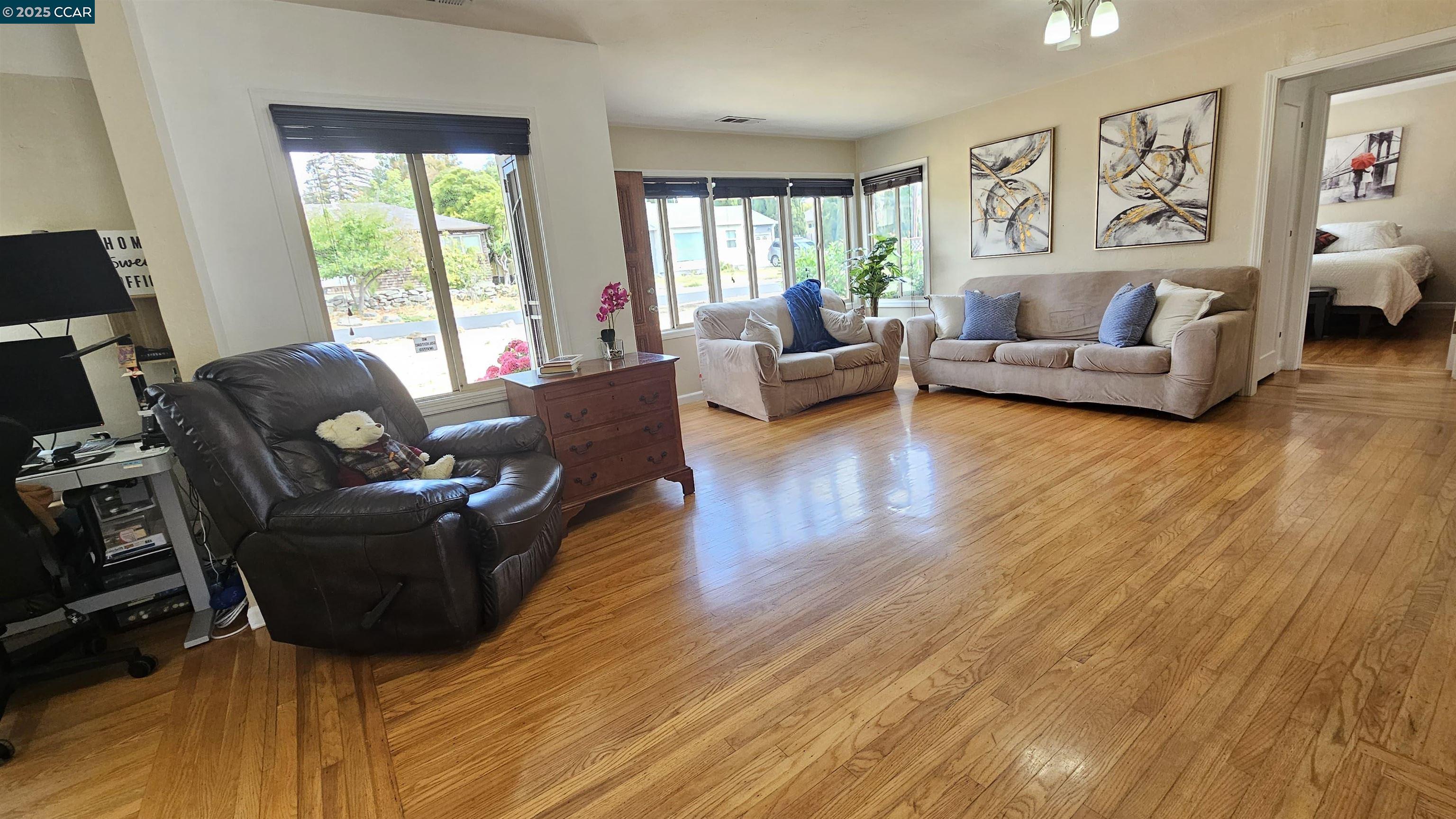 Detail Gallery Image 7 of 26 For 1051 Saint Andrews Dr, El Sobrante,  CA 94803 - 2 Beds | 1 Baths
