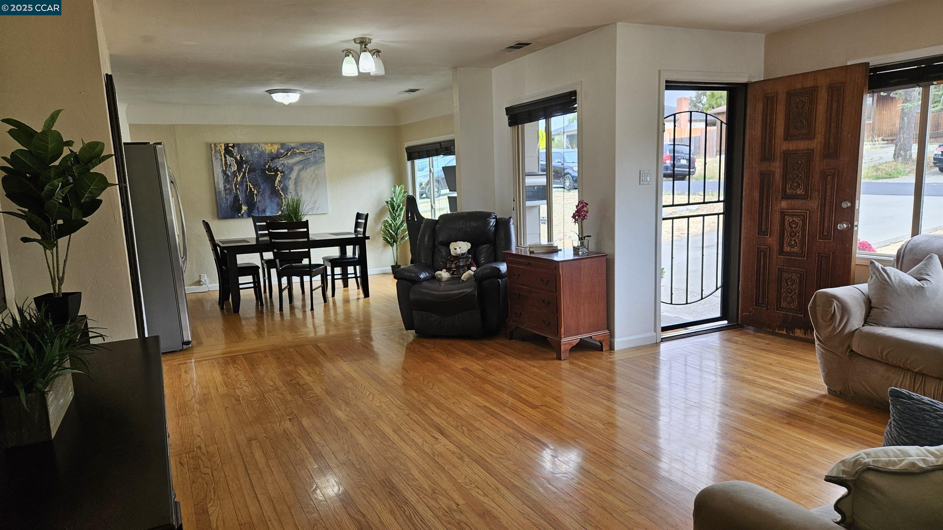 Detail Gallery Image 8 of 26 For 1051 Saint Andrews Dr, El Sobrante,  CA 94803 - 2 Beds | 1 Baths