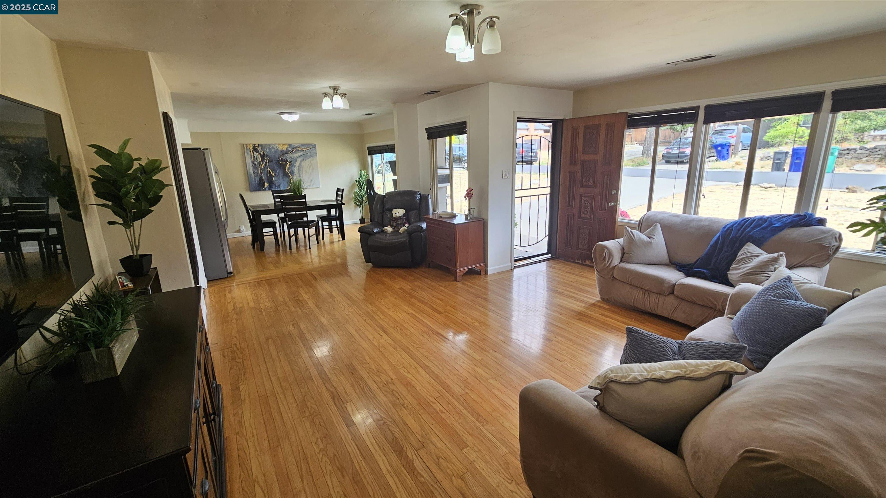 Detail Gallery Image 9 of 26 For 1051 Saint Andrews Dr, El Sobrante,  CA 94803 - 2 Beds | 1 Baths