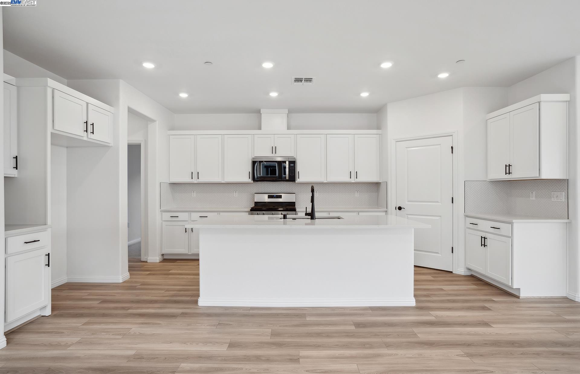 Detail Gallery Image 11 of 36 For 17858 Brightwood Avenue, Lathrop,  CA 95330 - 3 Beds | 2 Baths
