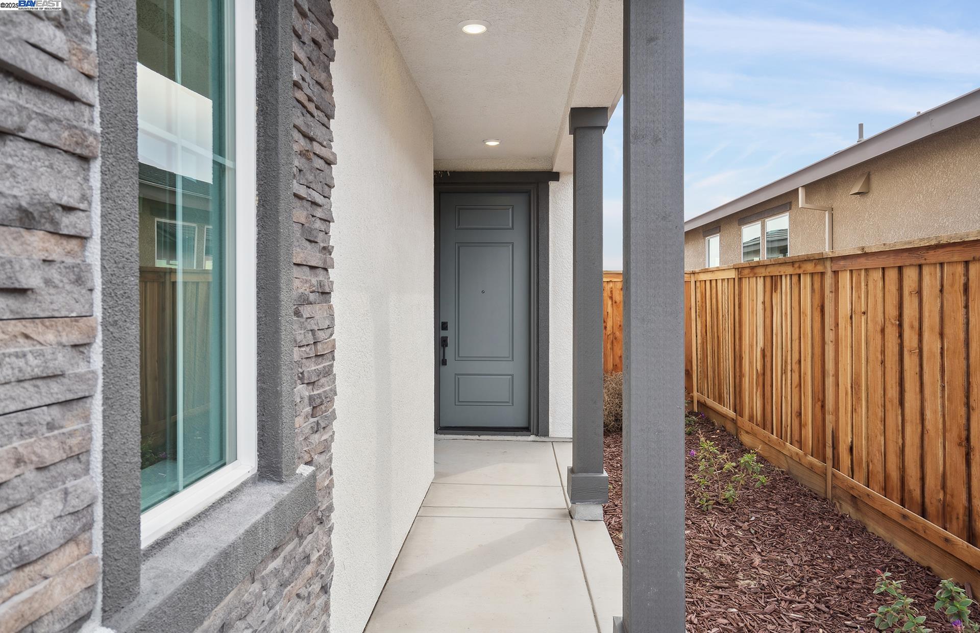 Detail Gallery Image 3 of 36 For 17858 Brightwood Avenue, Lathrop,  CA 95330 - 3 Beds | 2 Baths