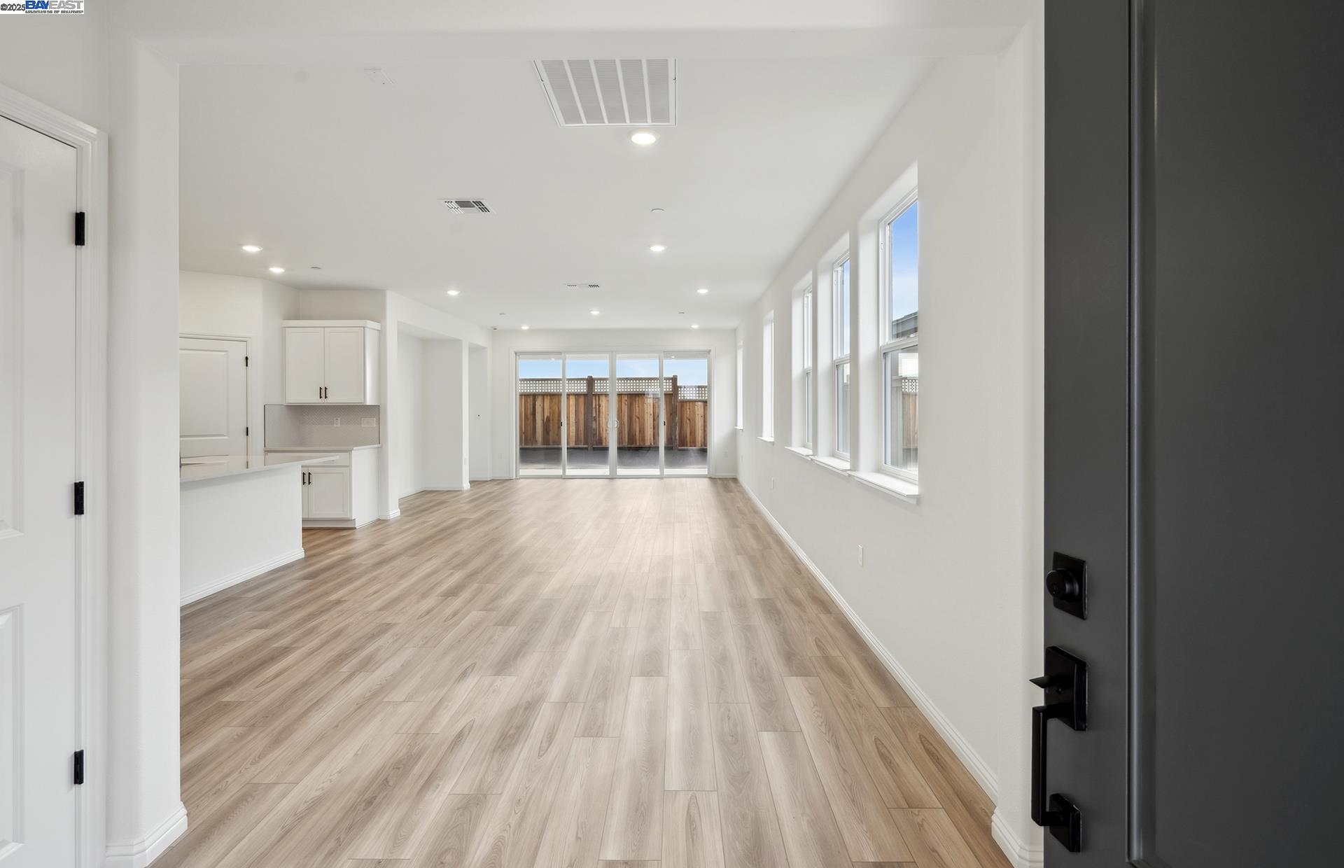 Detail Gallery Image 4 of 36 For 17858 Brightwood Avenue, Lathrop,  CA 95330 - 3 Beds | 2 Baths