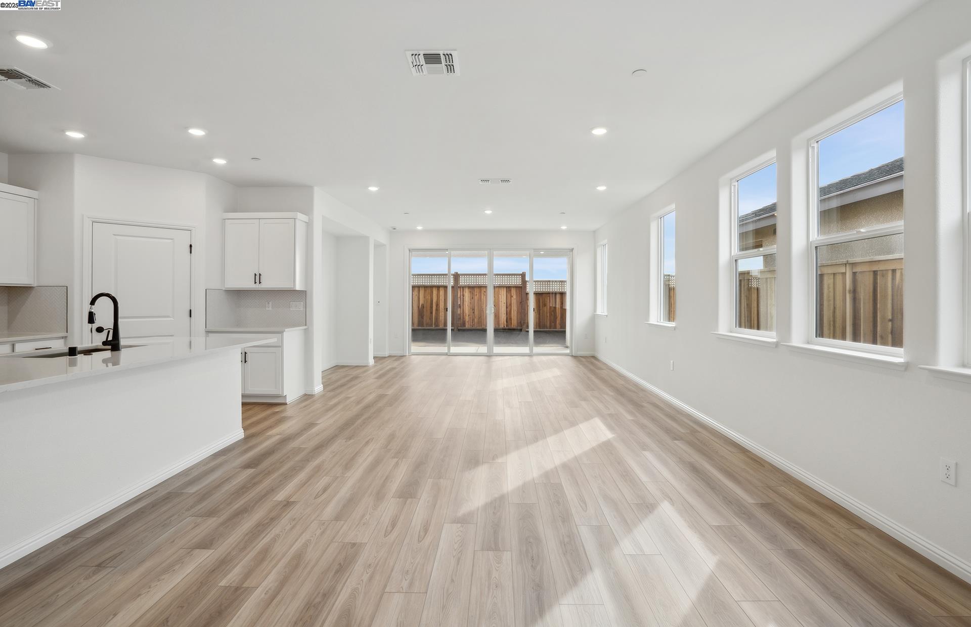 Detail Gallery Image 5 of 36 For 17858 Brightwood Avenue, Lathrop,  CA 95330 - 3 Beds | 2 Baths