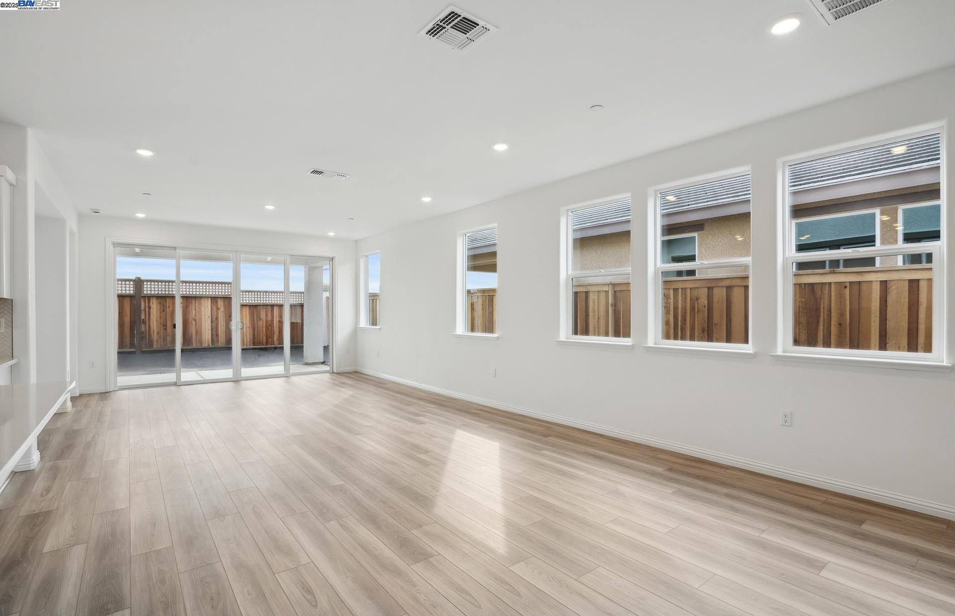 Detail Gallery Image 7 of 36 For 17858 Brightwood Avenue, Lathrop,  CA 95330 - 3 Beds | 2 Baths
