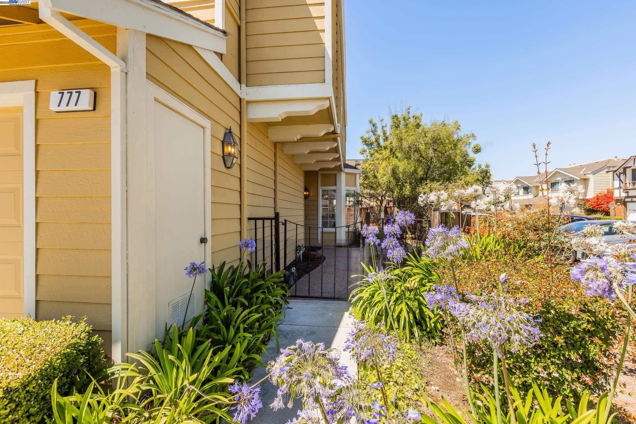 Detail Gallery Image 3 of 35 For 777 Erie Cir, Milpitas,  CA 95035 - 4 Beds | 2/1 Baths