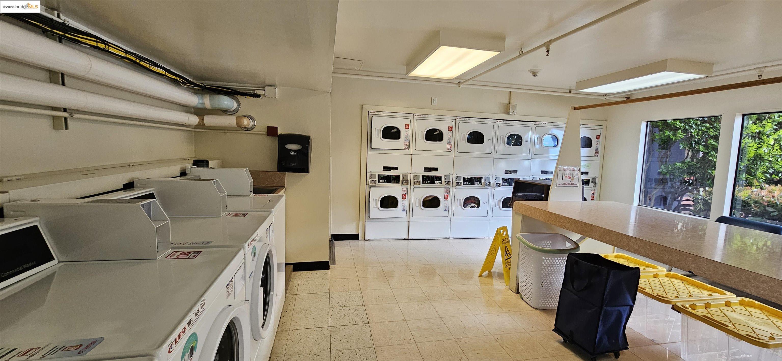 Detail Gallery Image 23 of 29 For 4 Captain Dr #E405,  Emeryville,  CA 94608 - 1 Beds | 1 Baths