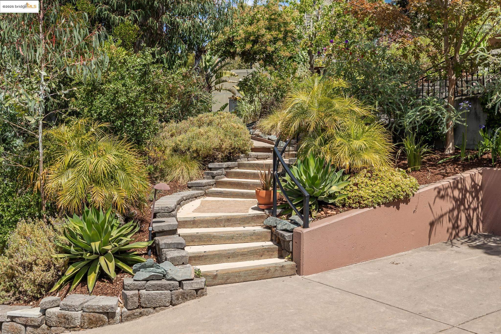 Detail Gallery Image 2 of 60 For 435 Tremont Avenue, Richmond,  CA 94801 - 4 Beds | 4 Baths