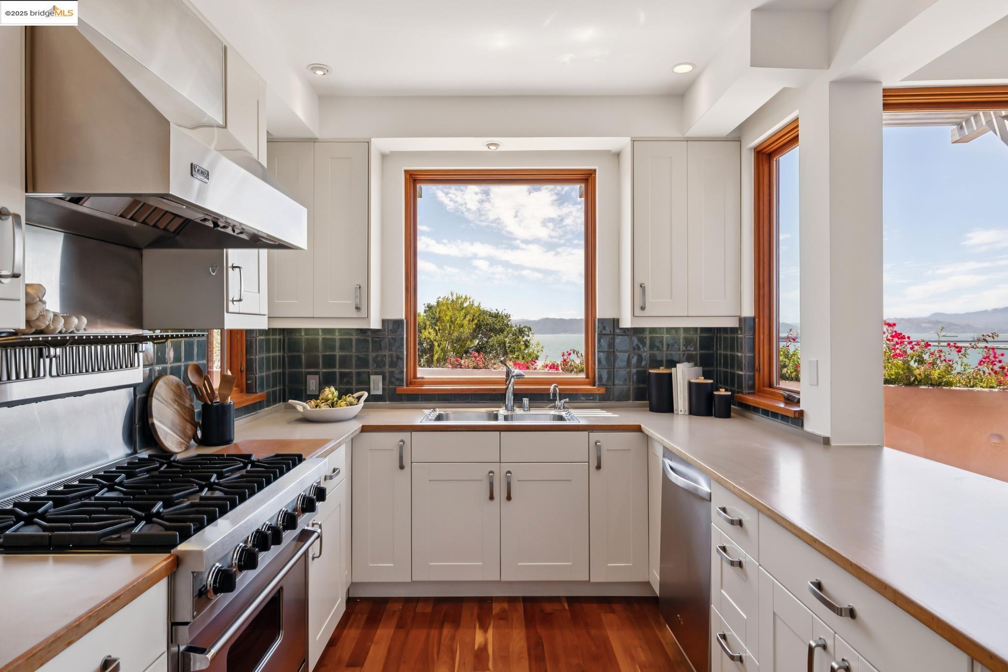 Detail Gallery Image 17 of 60 For 435 Tremont Avenue, Richmond,  CA 94801 - 4 Beds | 4 Baths