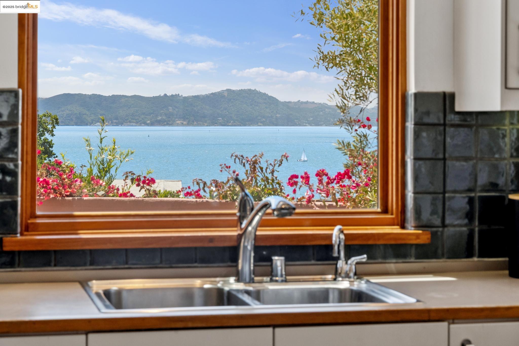 Detail Gallery Image 18 of 60 For 435 Tremont Avenue, Richmond,  CA 94801 - 4 Beds | 4 Baths