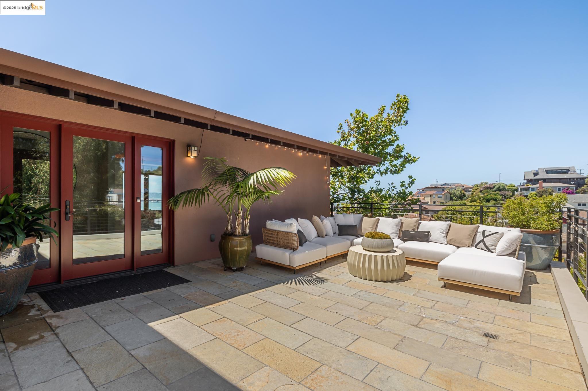 Detail Gallery Image 3 of 60 For 435 Tremont Avenue, Richmond,  CA 94801 - 4 Beds | 4 Baths