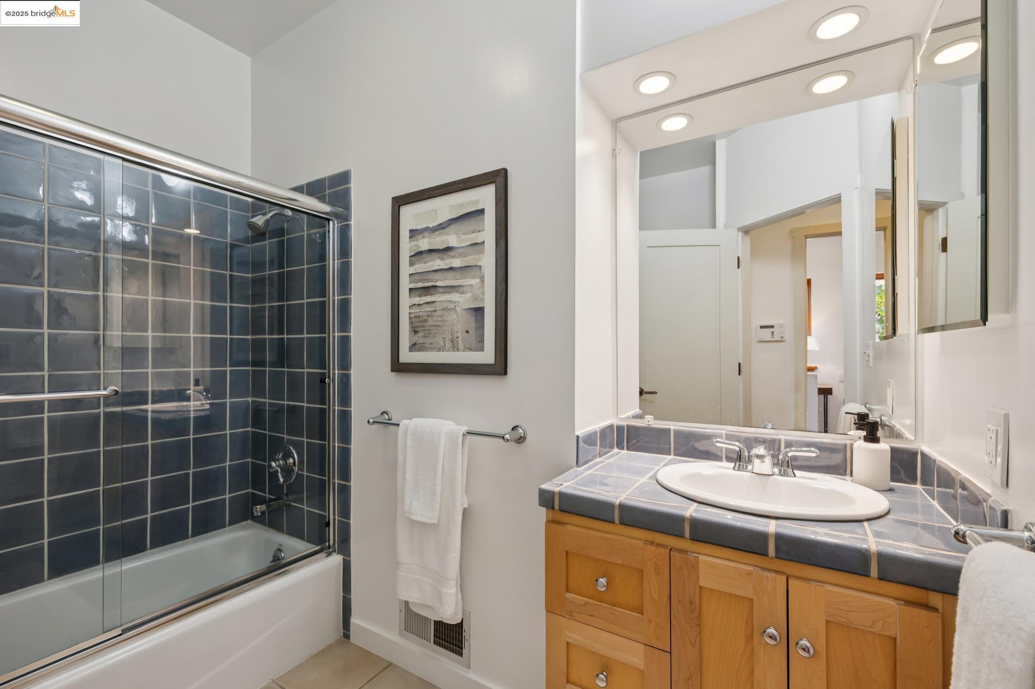 Detail Gallery Image 28 of 60 For 435 Tremont Avenue, Richmond,  CA 94801 - 4 Beds | 4 Baths