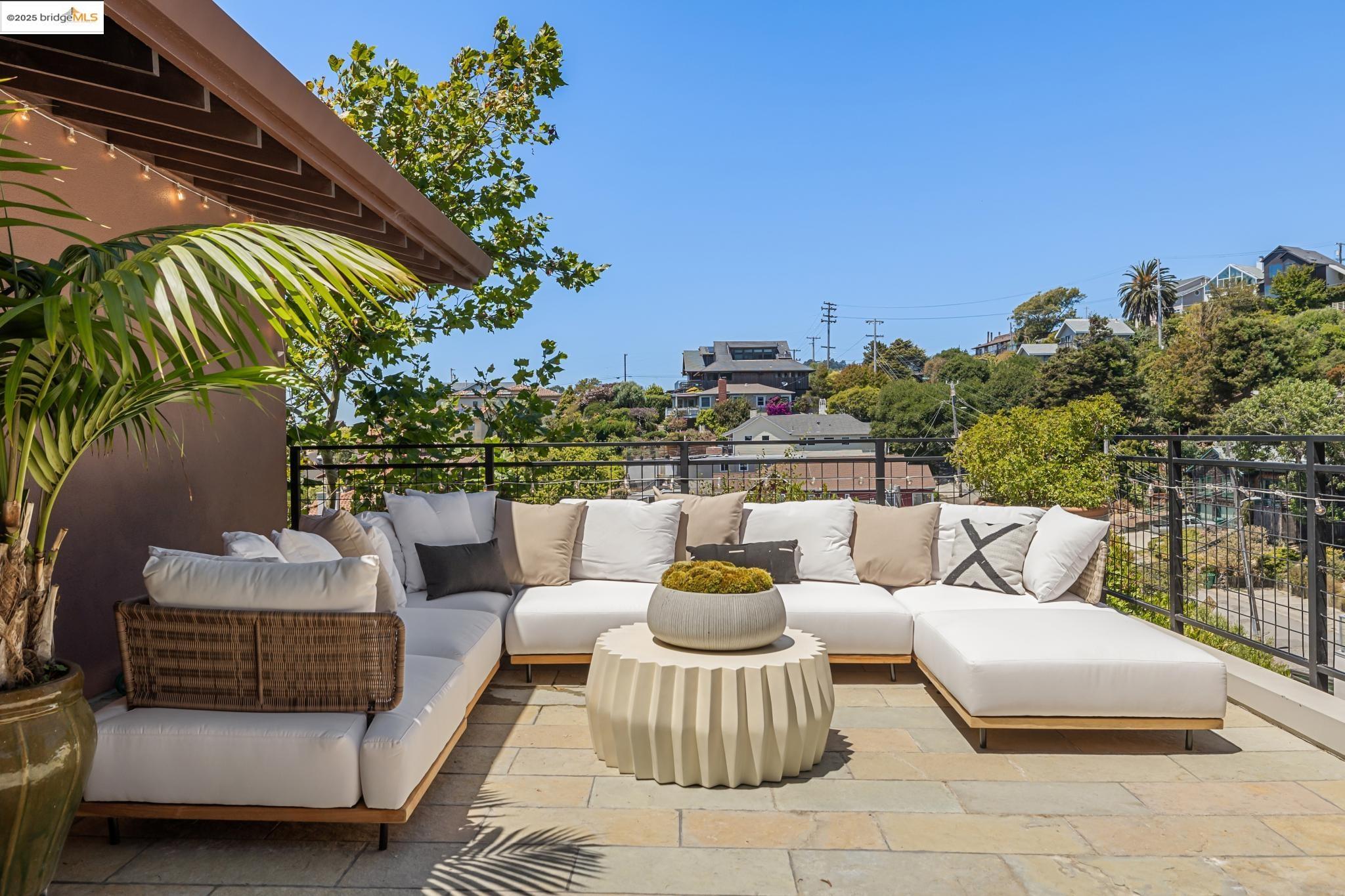 Detail Gallery Image 4 of 60 For 435 Tremont Avenue, Richmond,  CA 94801 - 4 Beds | 4 Baths