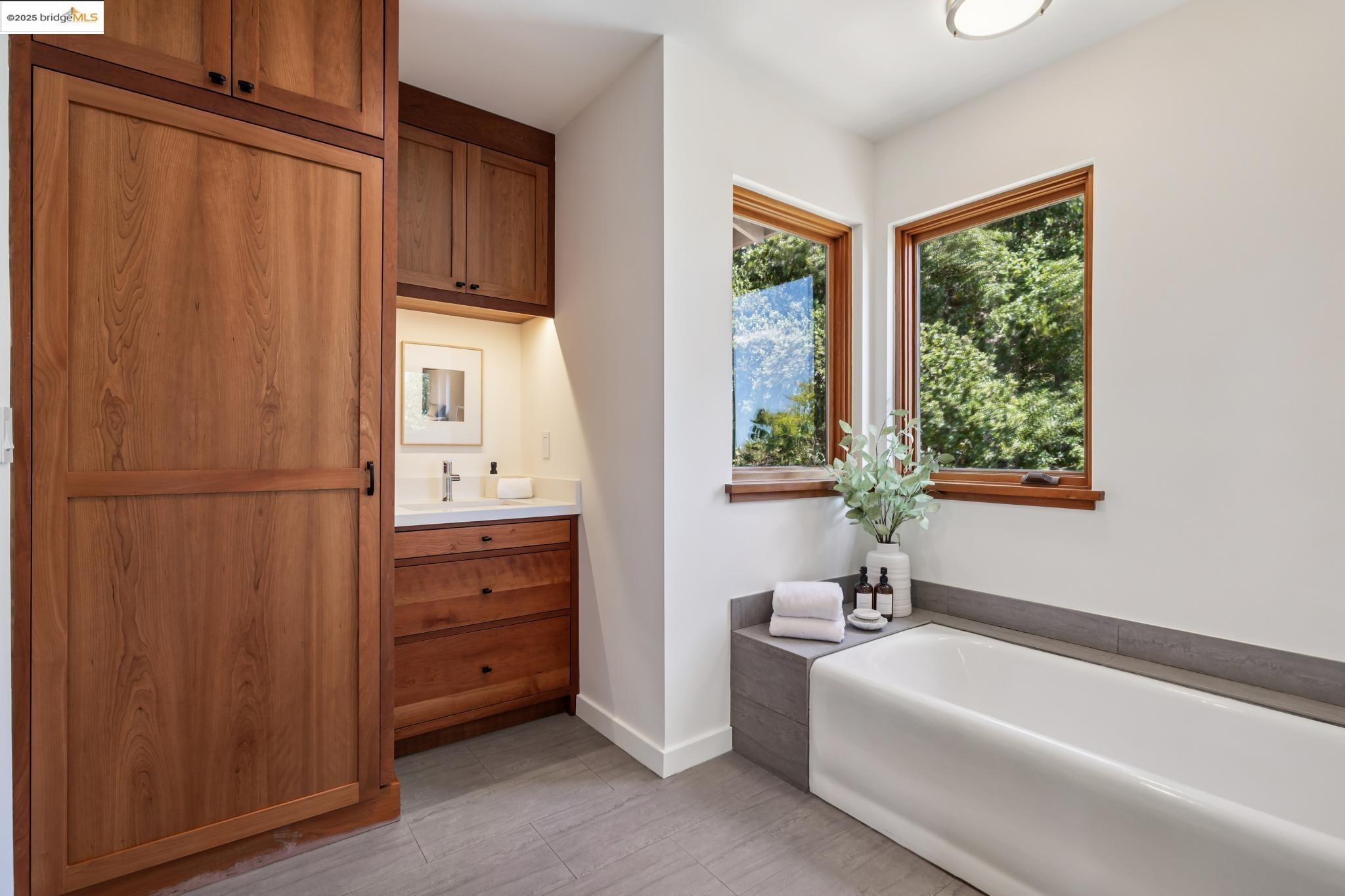 Detail Gallery Image 35 of 60 For 435 Tremont Avenue, Richmond,  CA 94801 - 4 Beds | 4 Baths