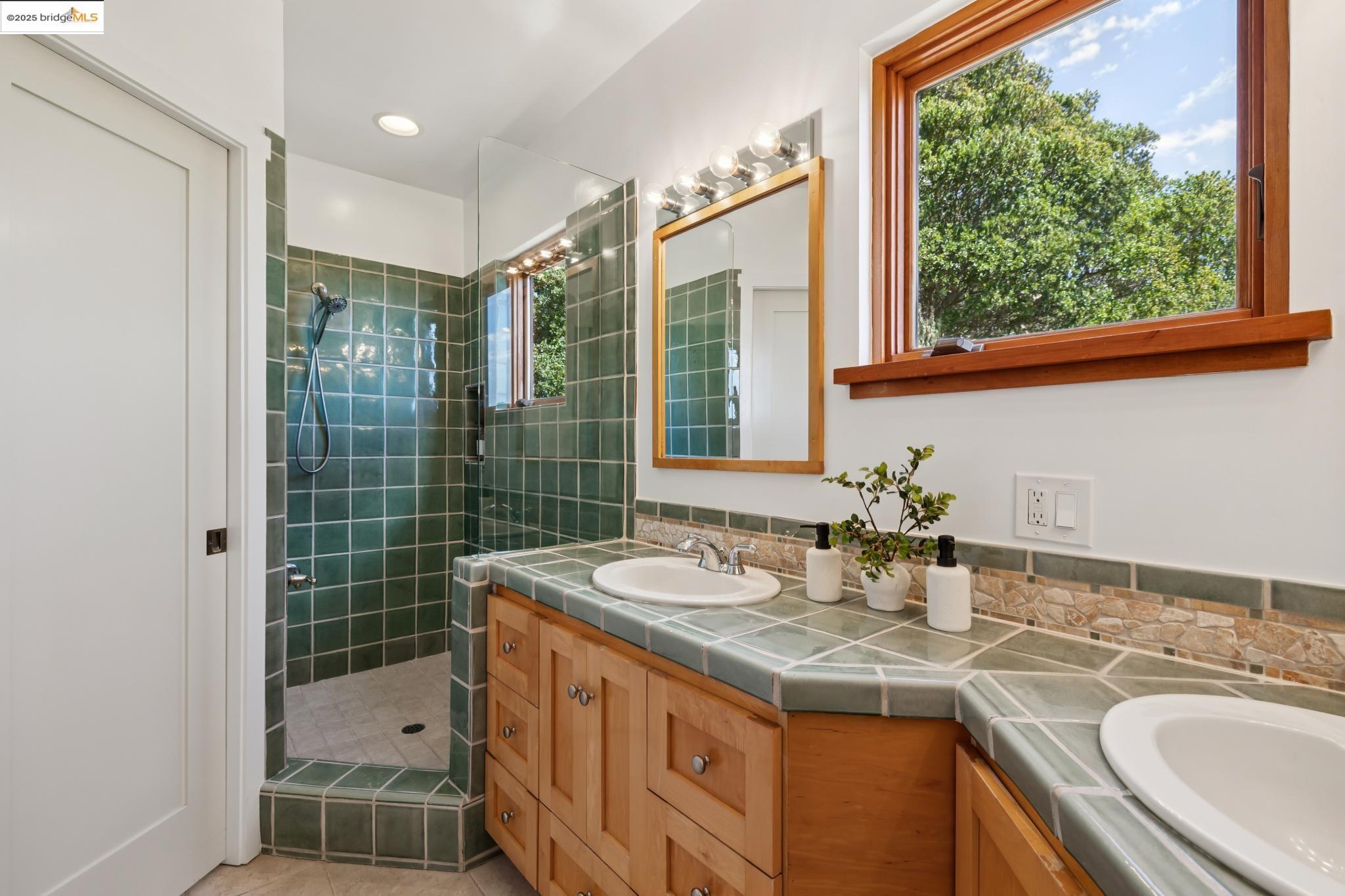 Detail Gallery Image 45 of 60 For 435 Tremont Avenue, Richmond,  CA 94801 - 4 Beds | 4 Baths