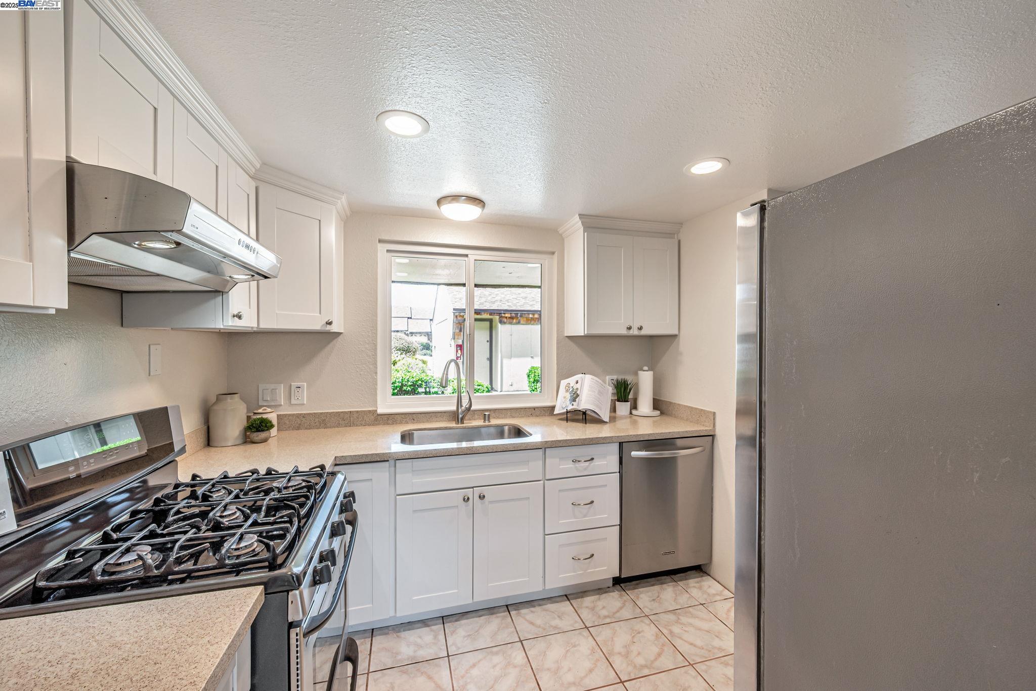 Detail Gallery Image 7 of 28 For 2751 Duhallow Way, South San Francisco,  CA 94080 - 3 Beds | 1/1 Baths