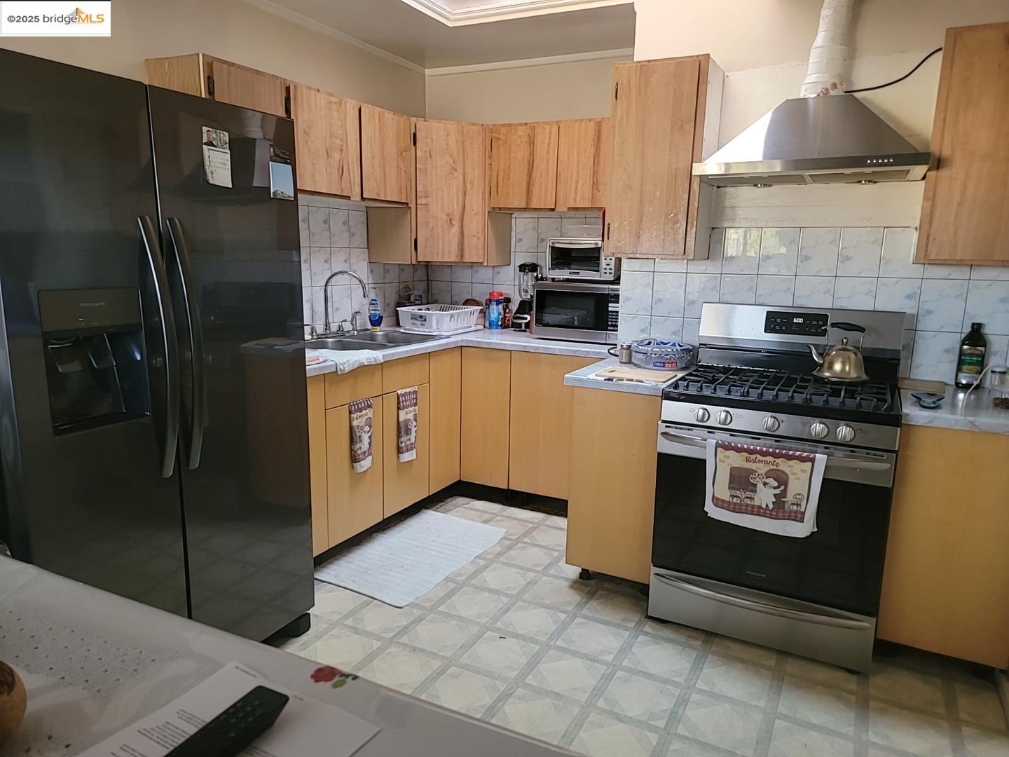 Detail Gallery Image 8 of 26 For 814 Schwerin St, Daly City,  CA 94014 - 4 Beds | 2 Baths