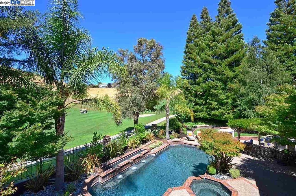 Detail Gallery Image 13 of 17 For 5045 Blackhawk Dr., Danville,  CA 94506 - 4 Beds | 3 Baths