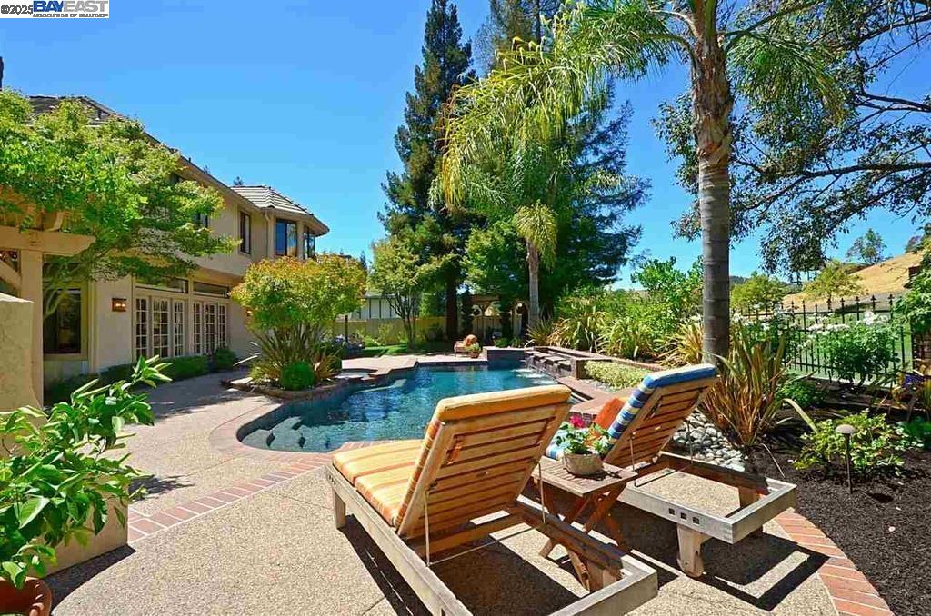 Detail Gallery Image 15 of 17 For 5045 Blackhawk Dr., Danville,  CA 94506 - 4 Beds | 3 Baths