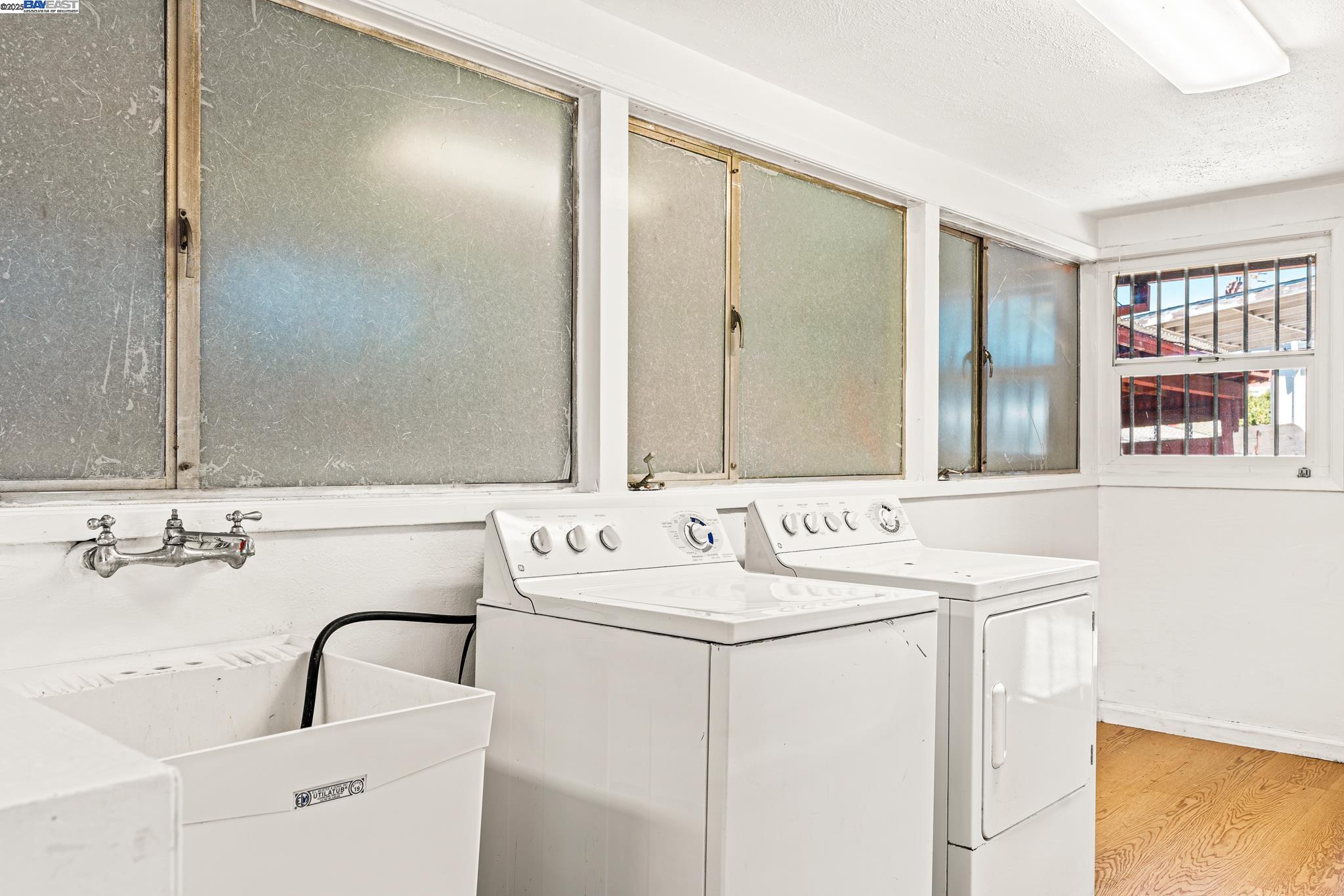 Detail Gallery Image 14 of 49 For 1015 82nd Ave, Oakland,  CA 94621 - 5 Beds | 3 Baths